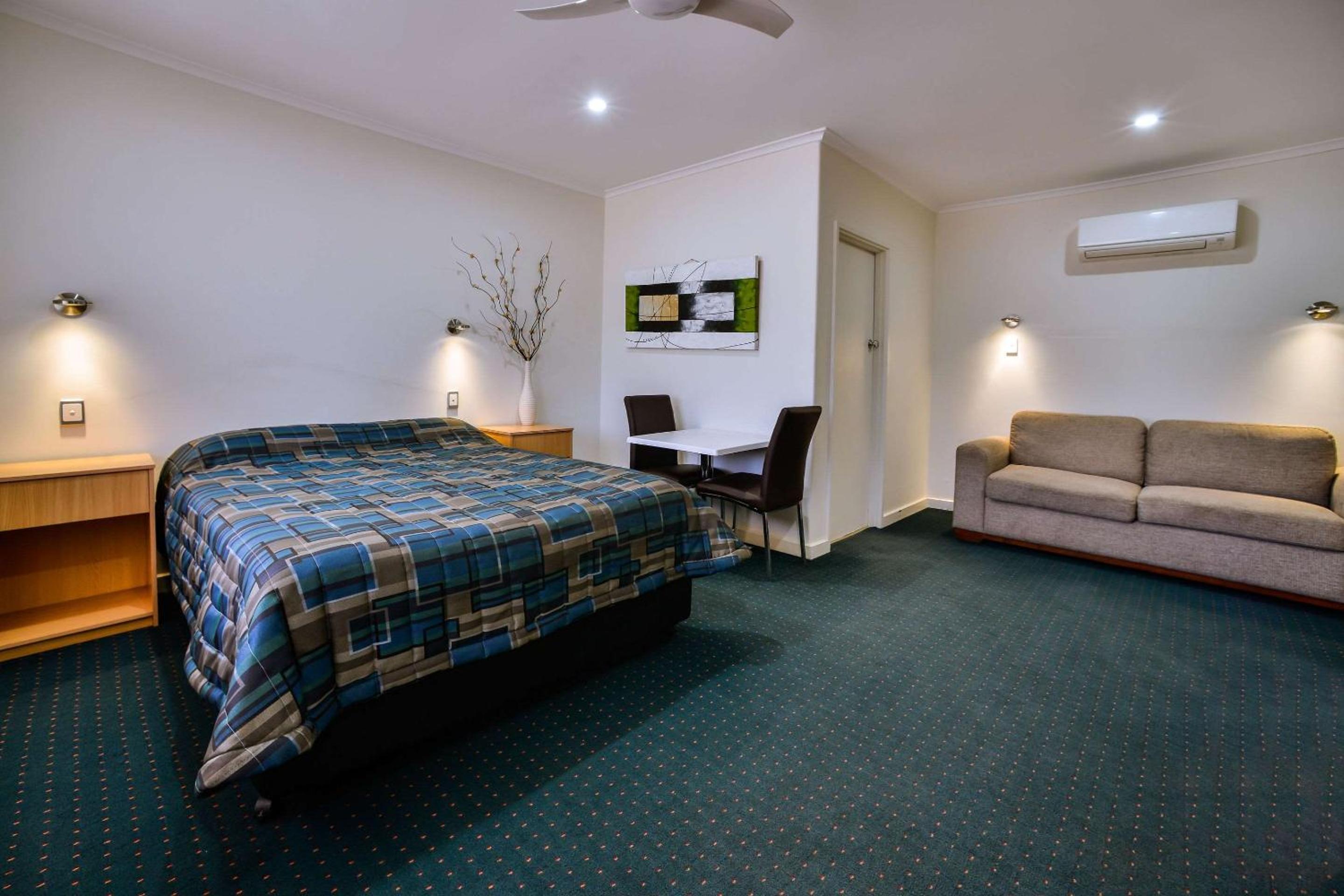 Executive Room - Photo 1