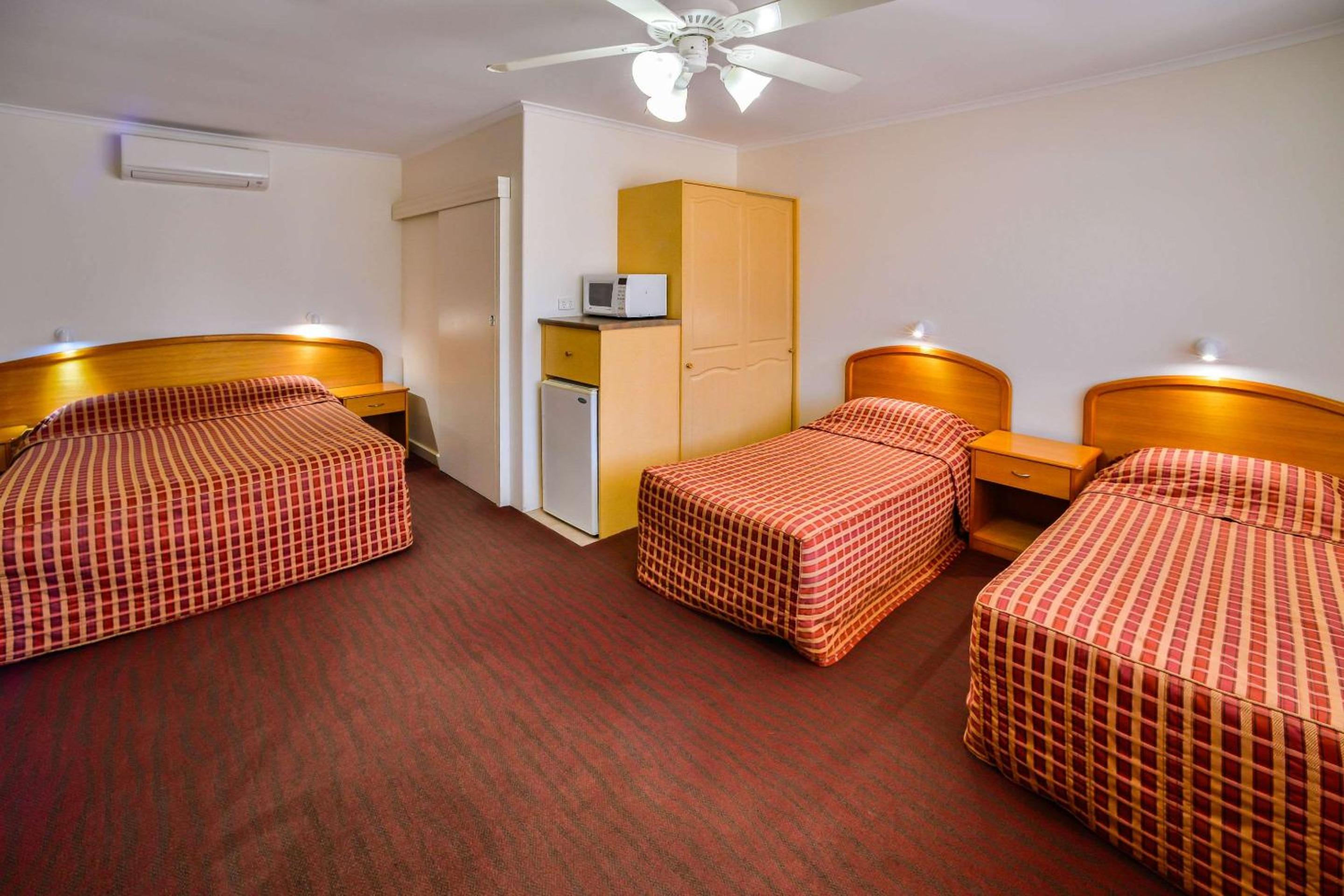 Quadruple Room - Photo 12