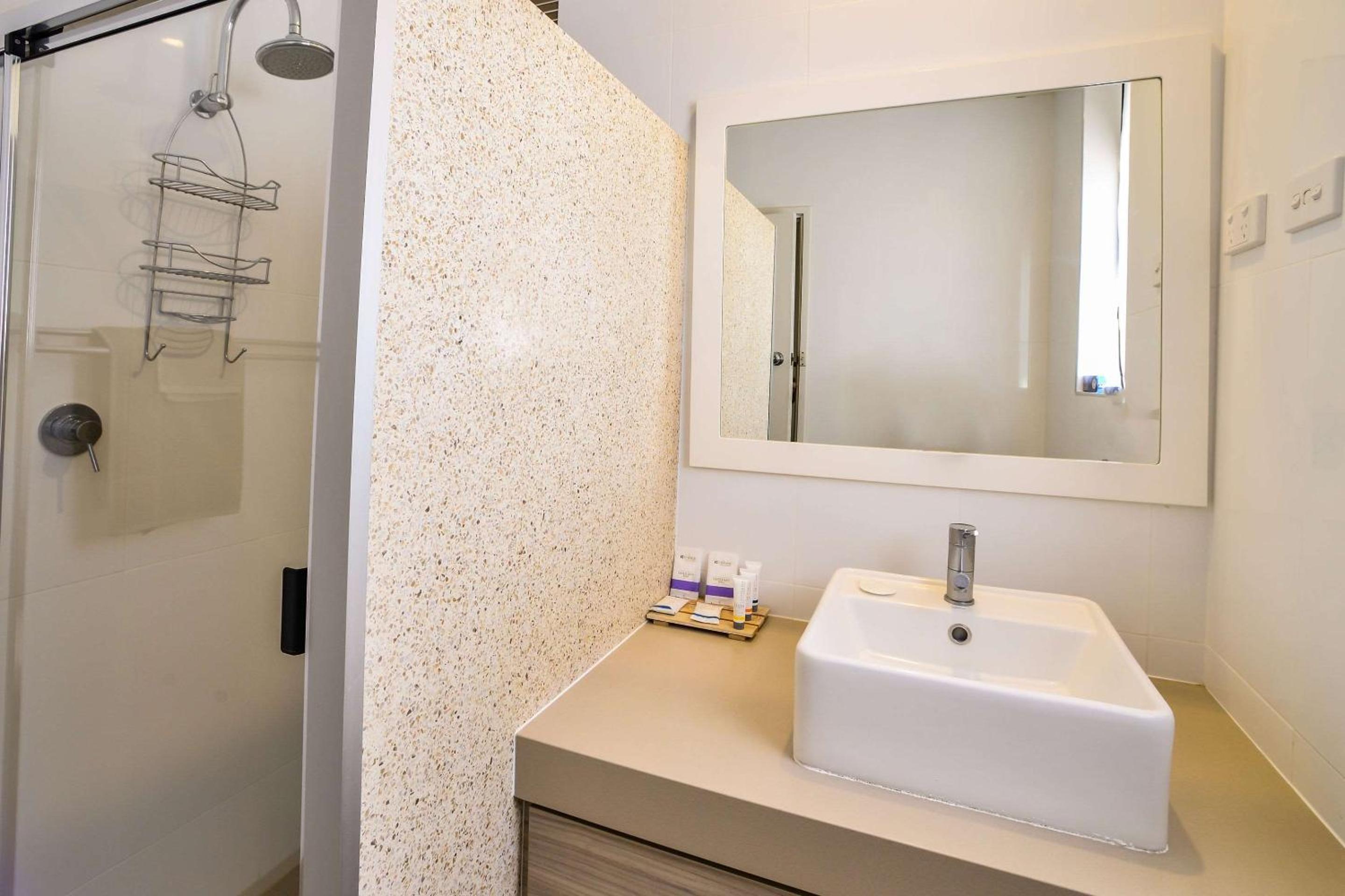 Executive Room - Photo 7