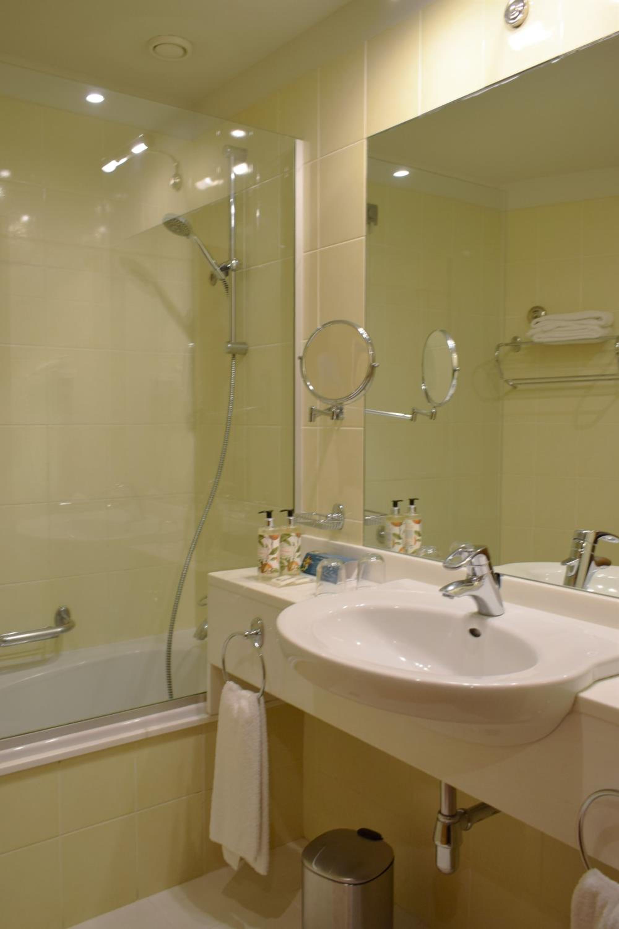 Classic Room with Sea View - Photo 5