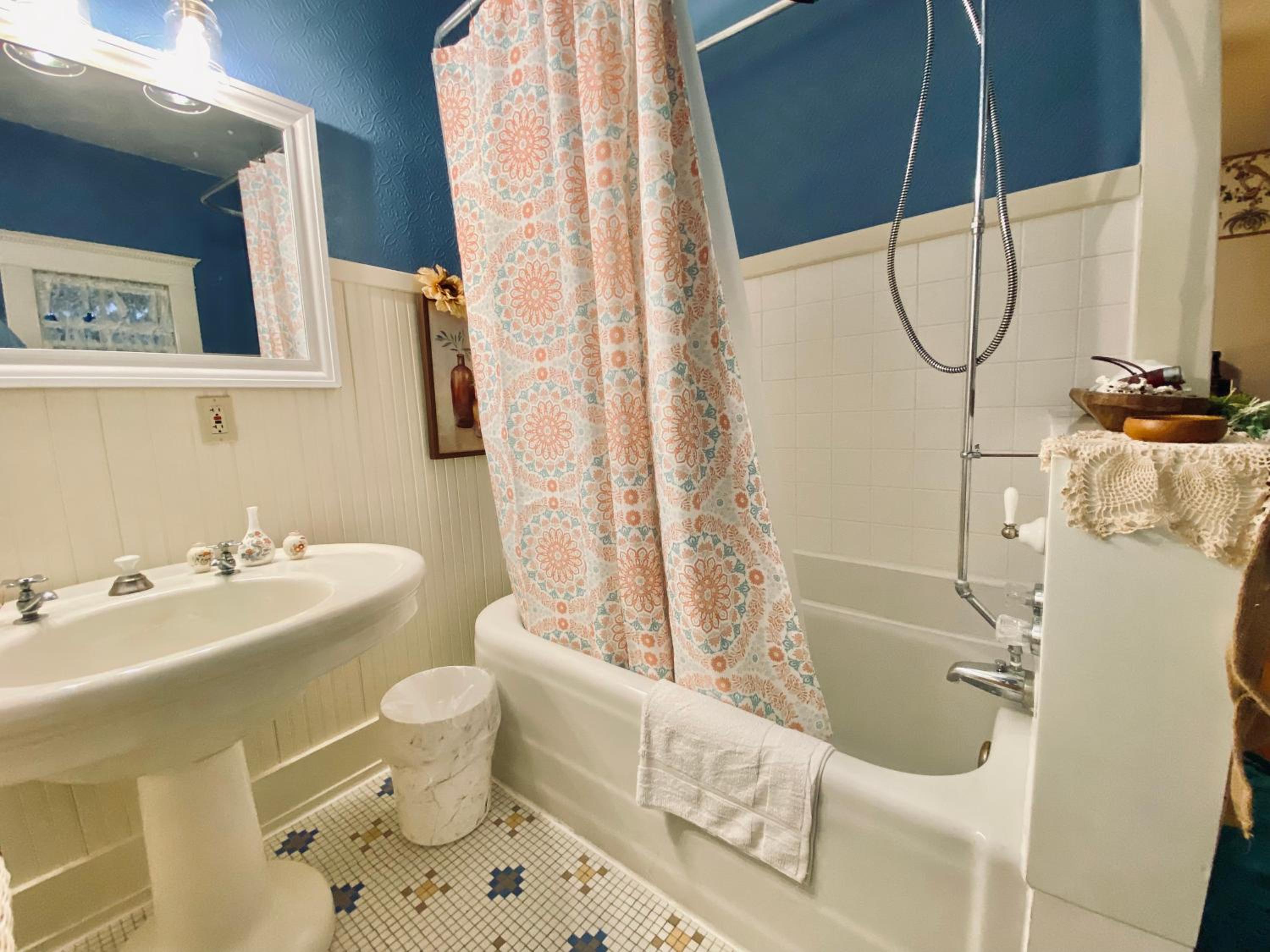 Superior Suite - Photo 7