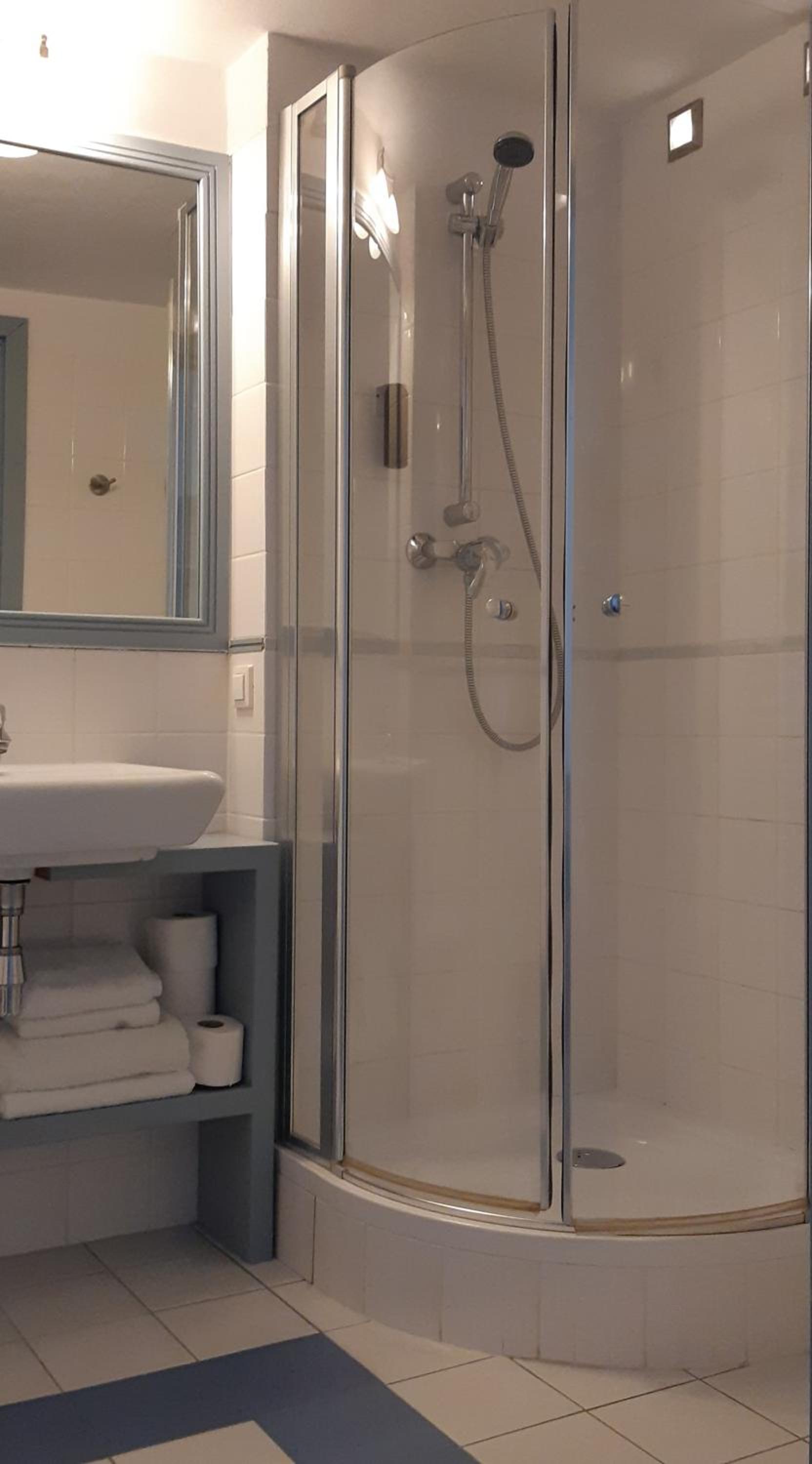 Standard Double Room - Photo 4