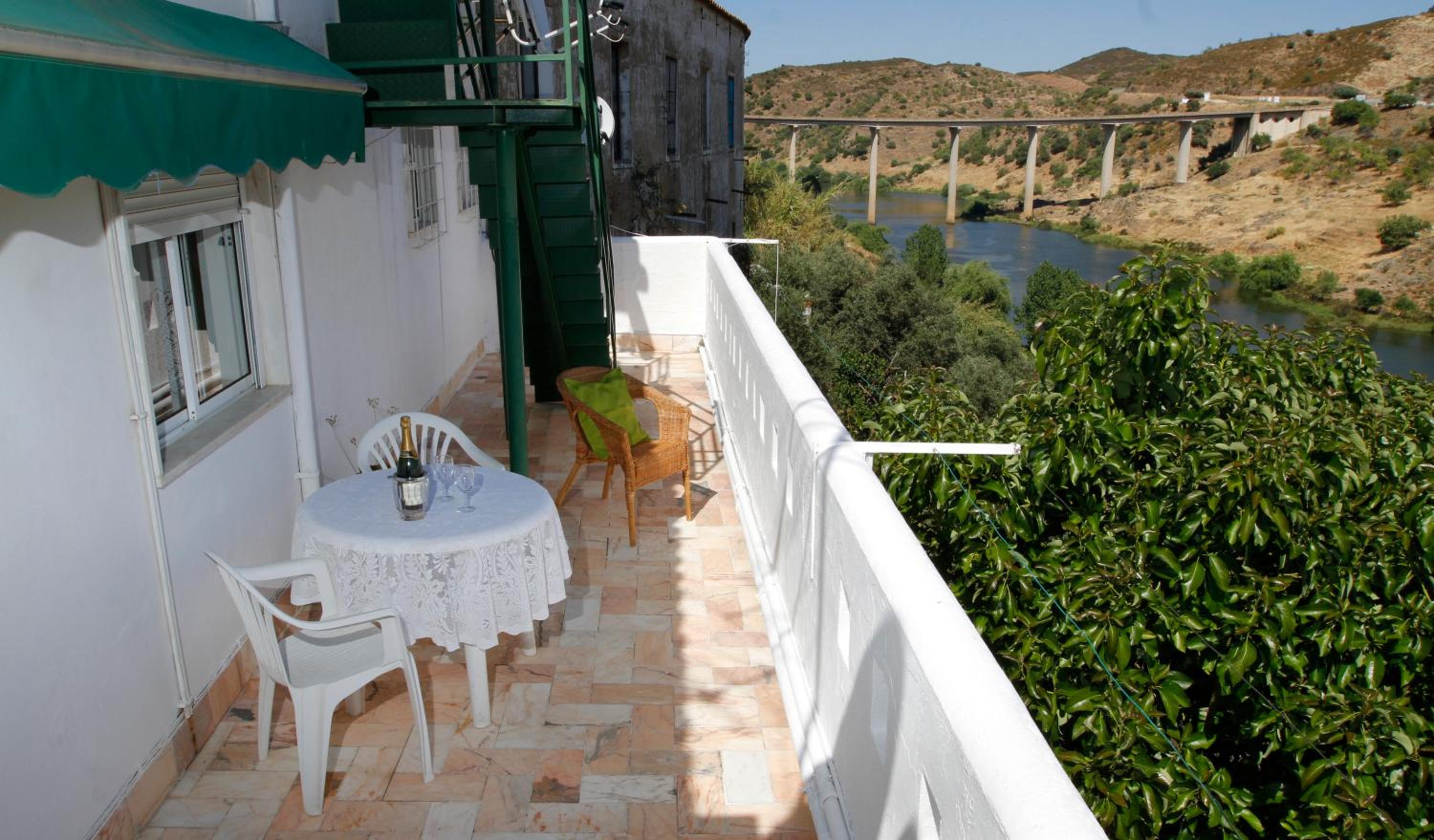 Studio with Balcony - Photo 8