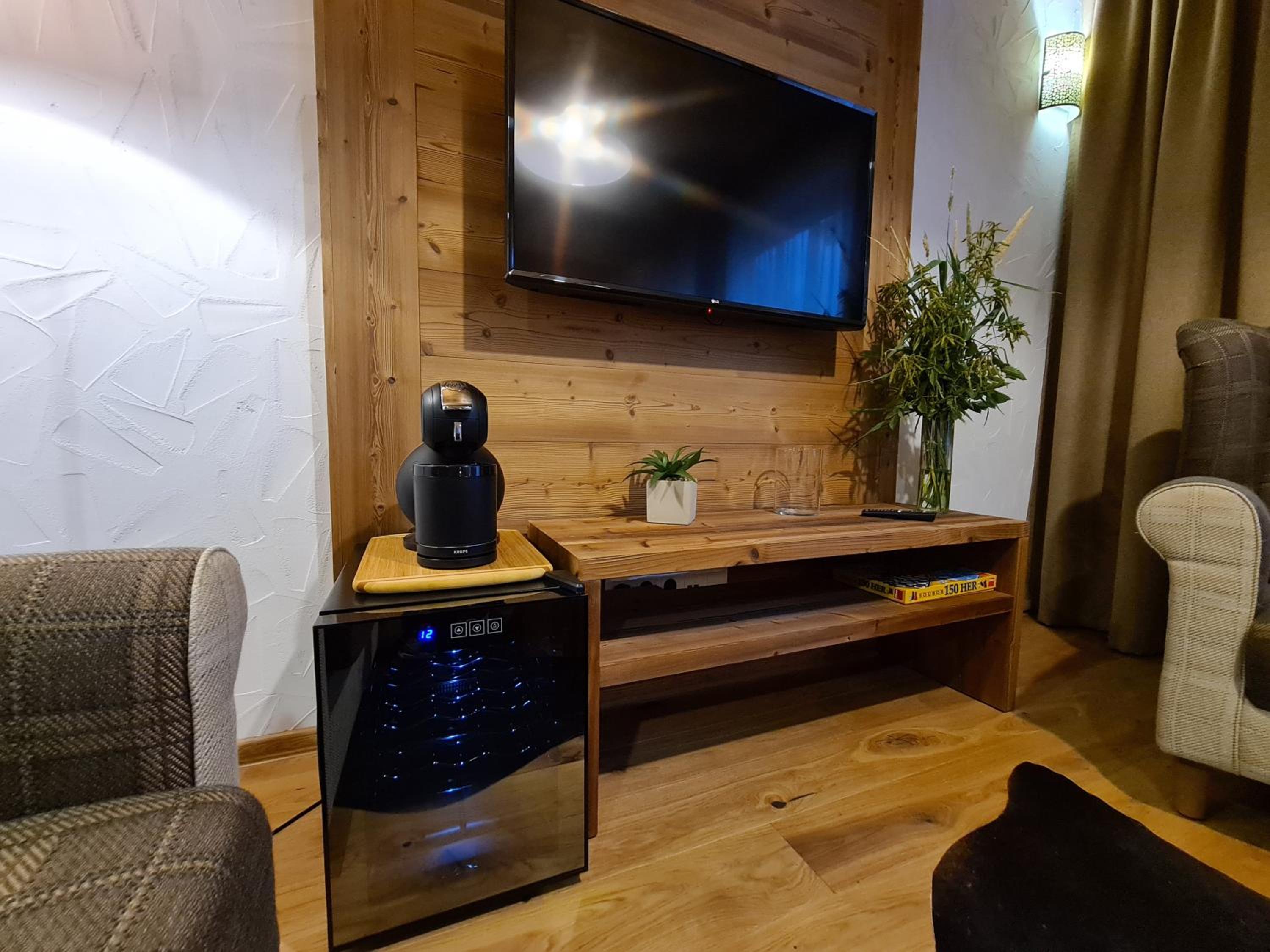 One-Bedroom Apartment - Photo 11