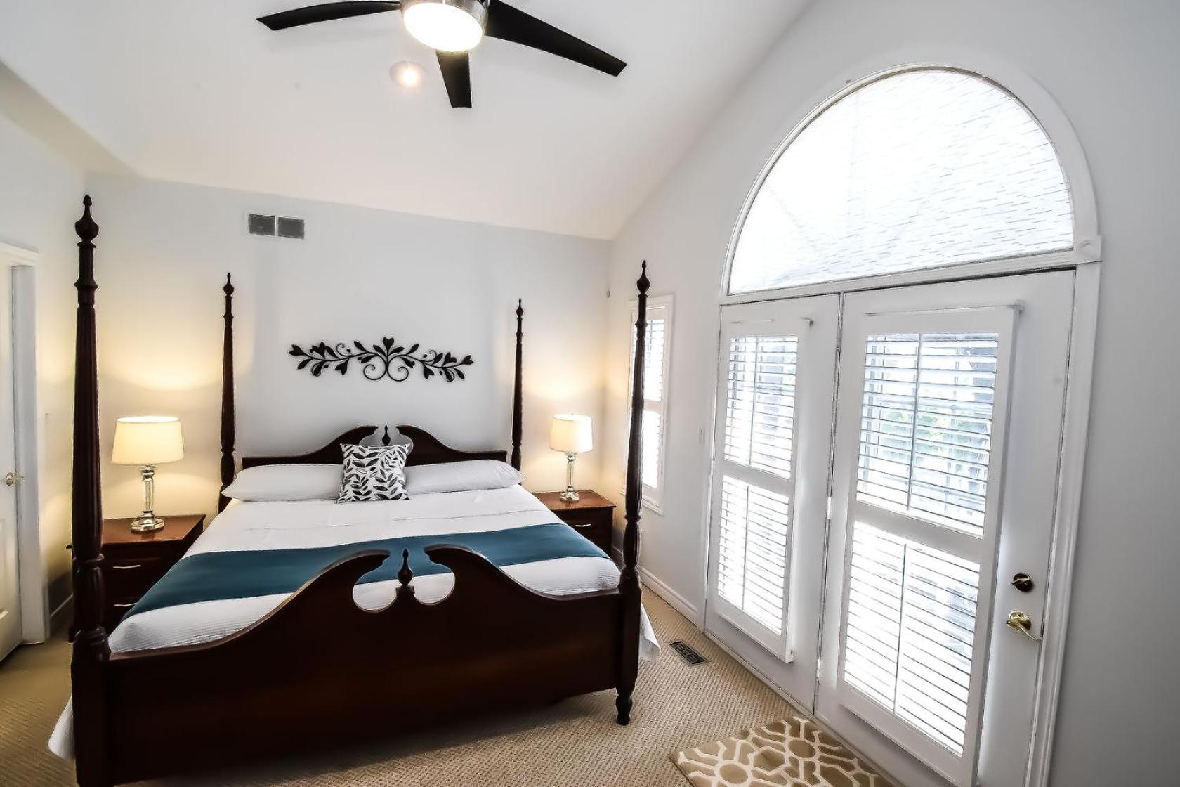 King Room with Spa Bath