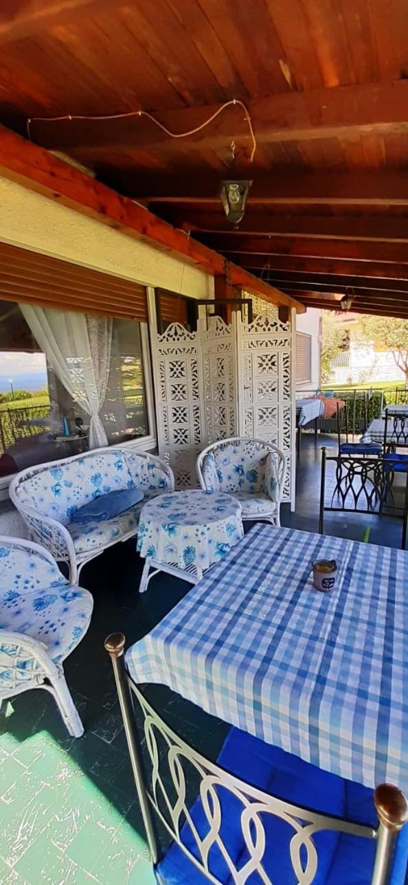 Double Room with Lake View - Photo 4