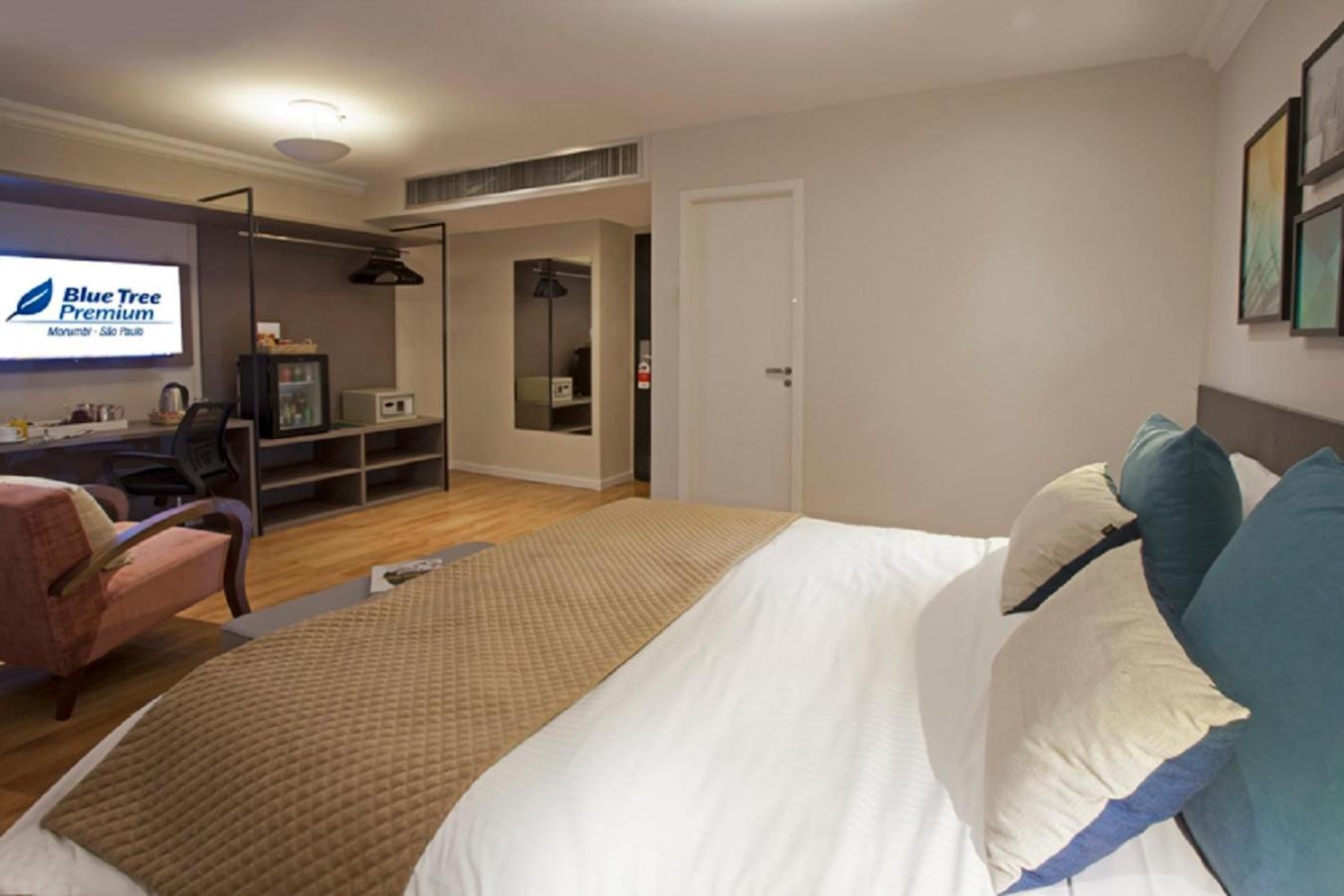 Premier Double Room thumbnail 5