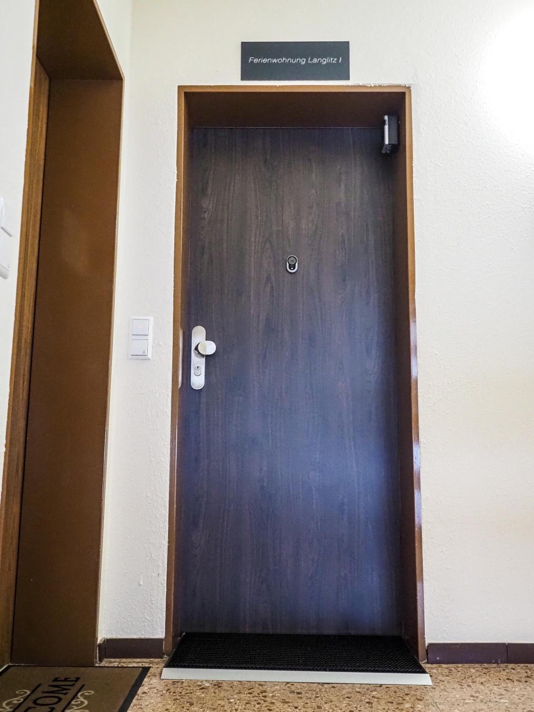 One-Bedroom Apartment - Photo 2