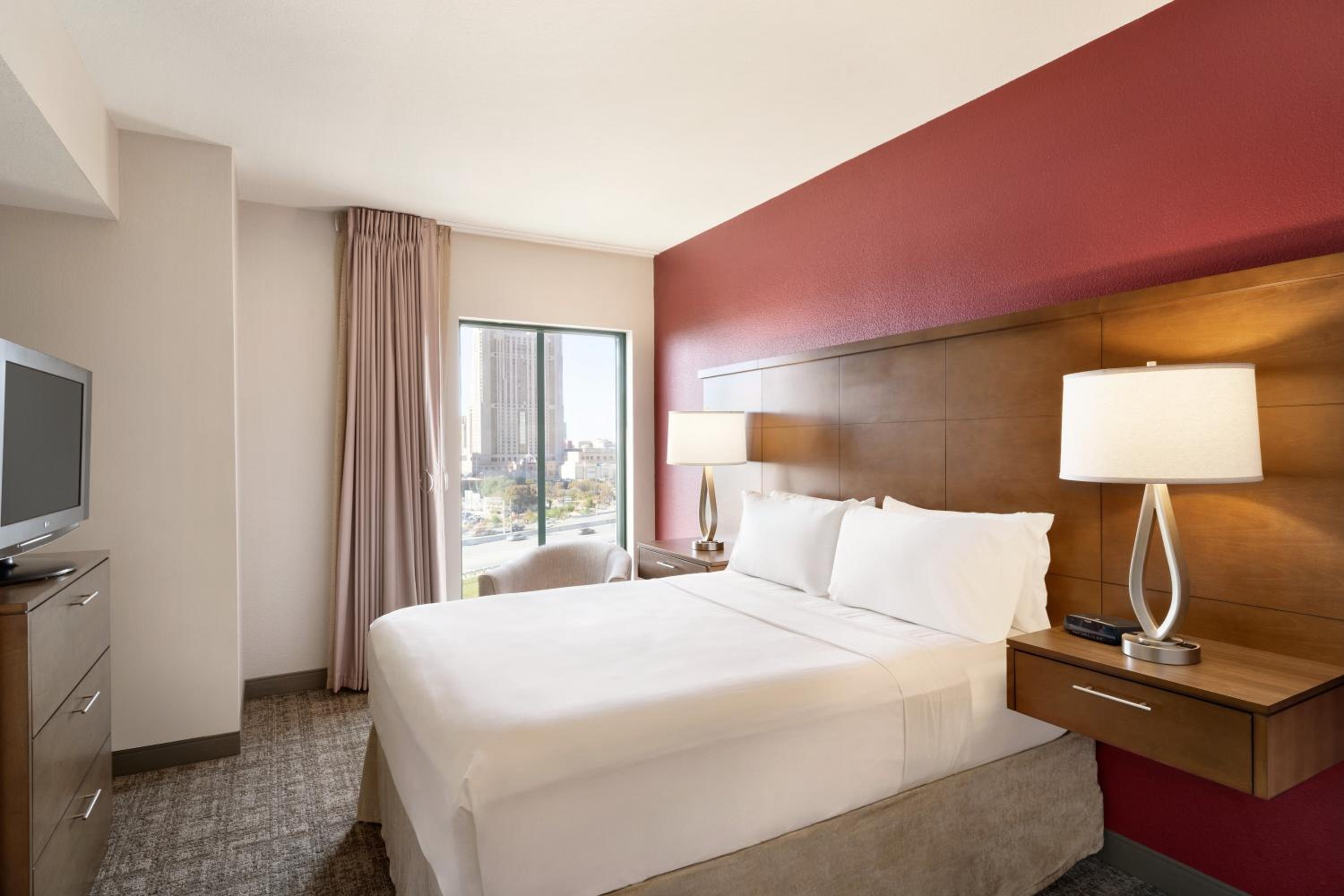 One-Bedroom King Suite with Sofa Bed - Photo 4