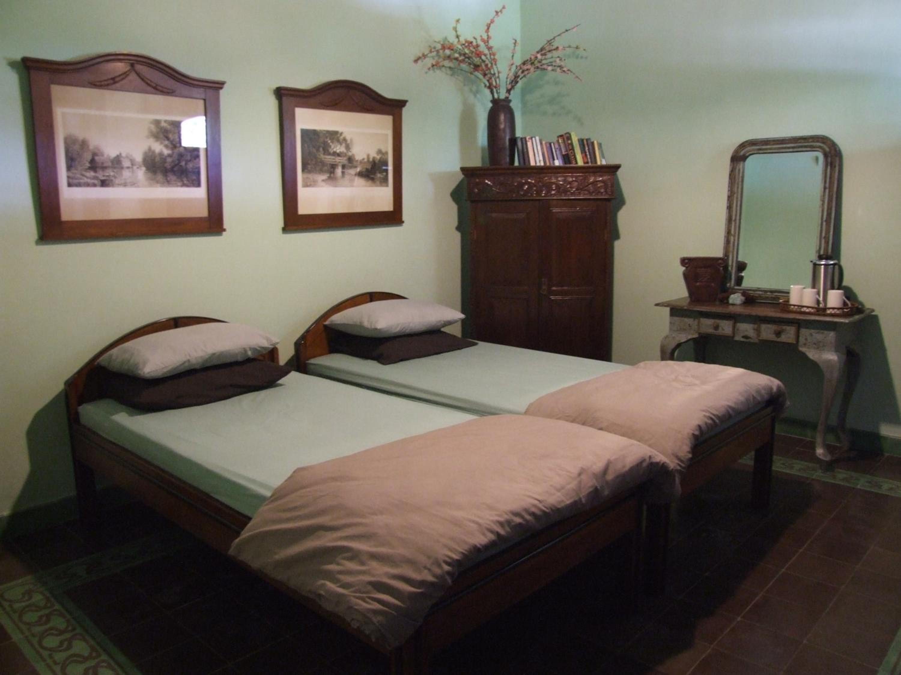 Standard Twin Room - Photo 4