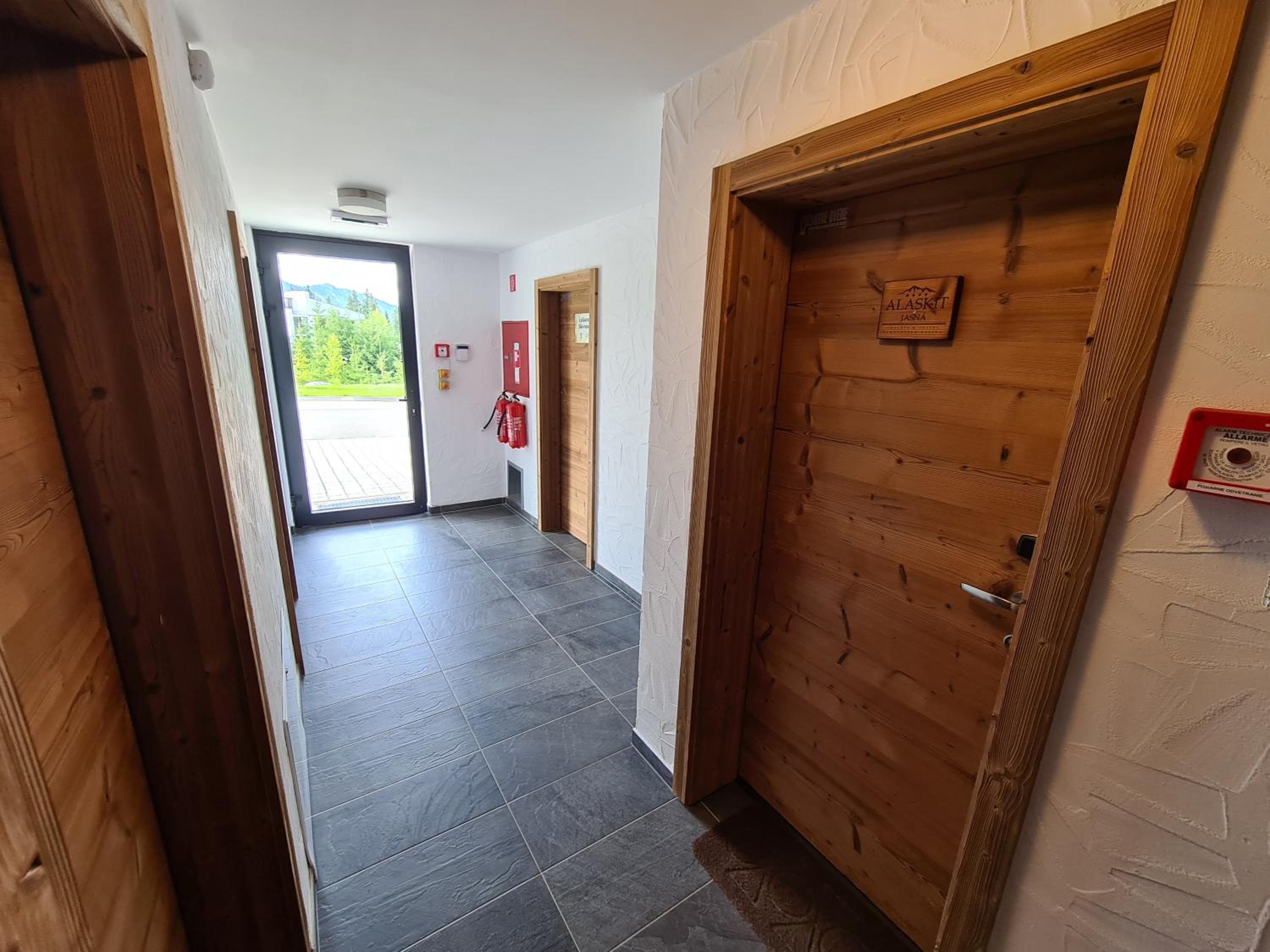 One-Bedroom Apartment - Photo 2