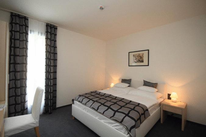 Standard Double Room - Photo 3