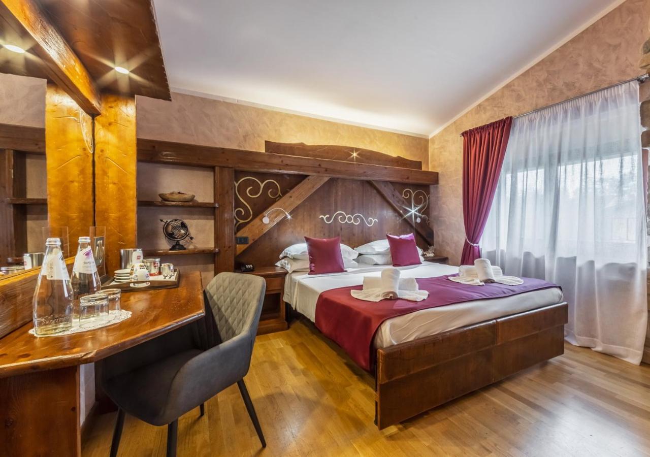 Deluxe Double Room - Photo 1