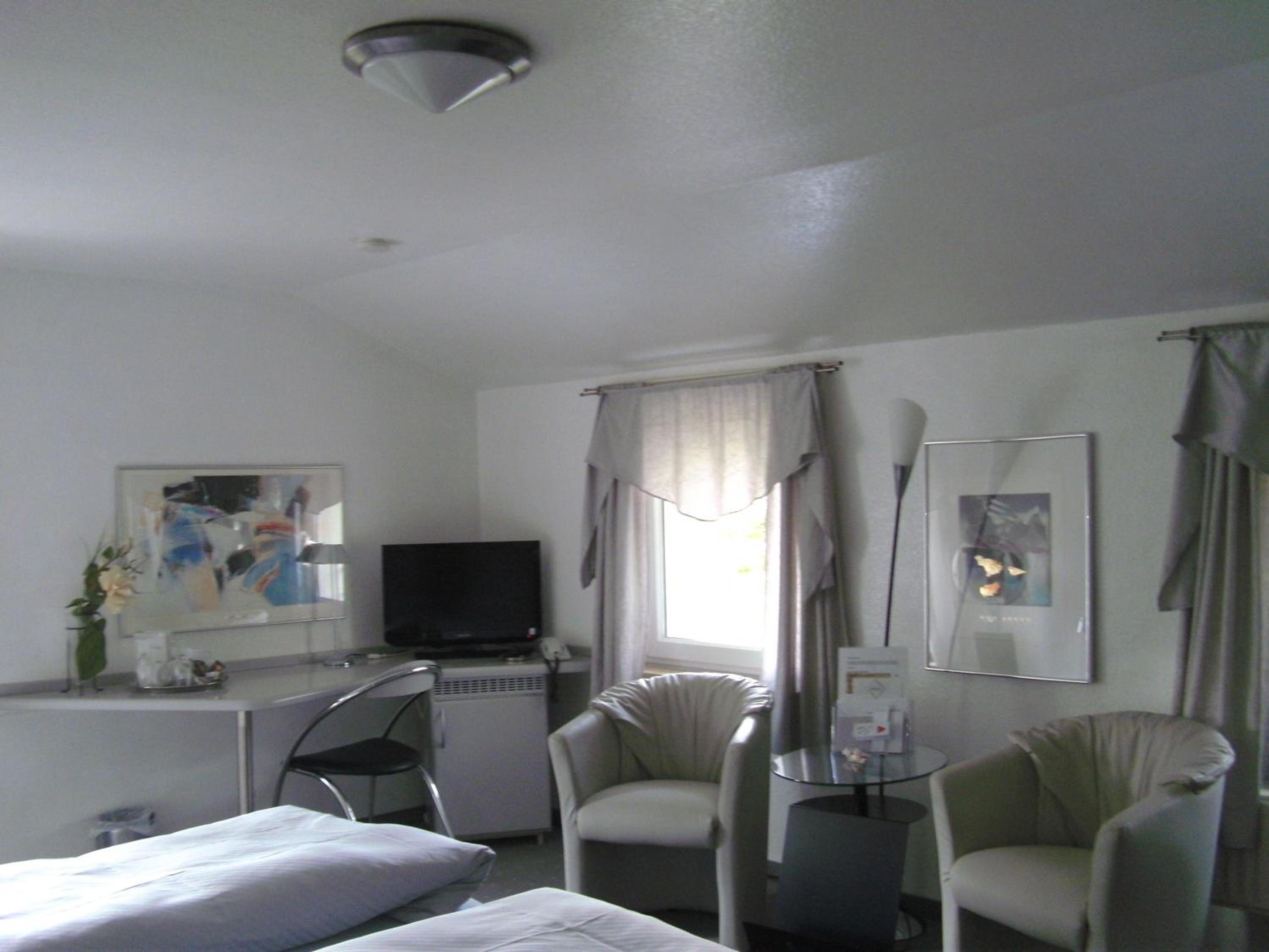 Twin Room with Shower
