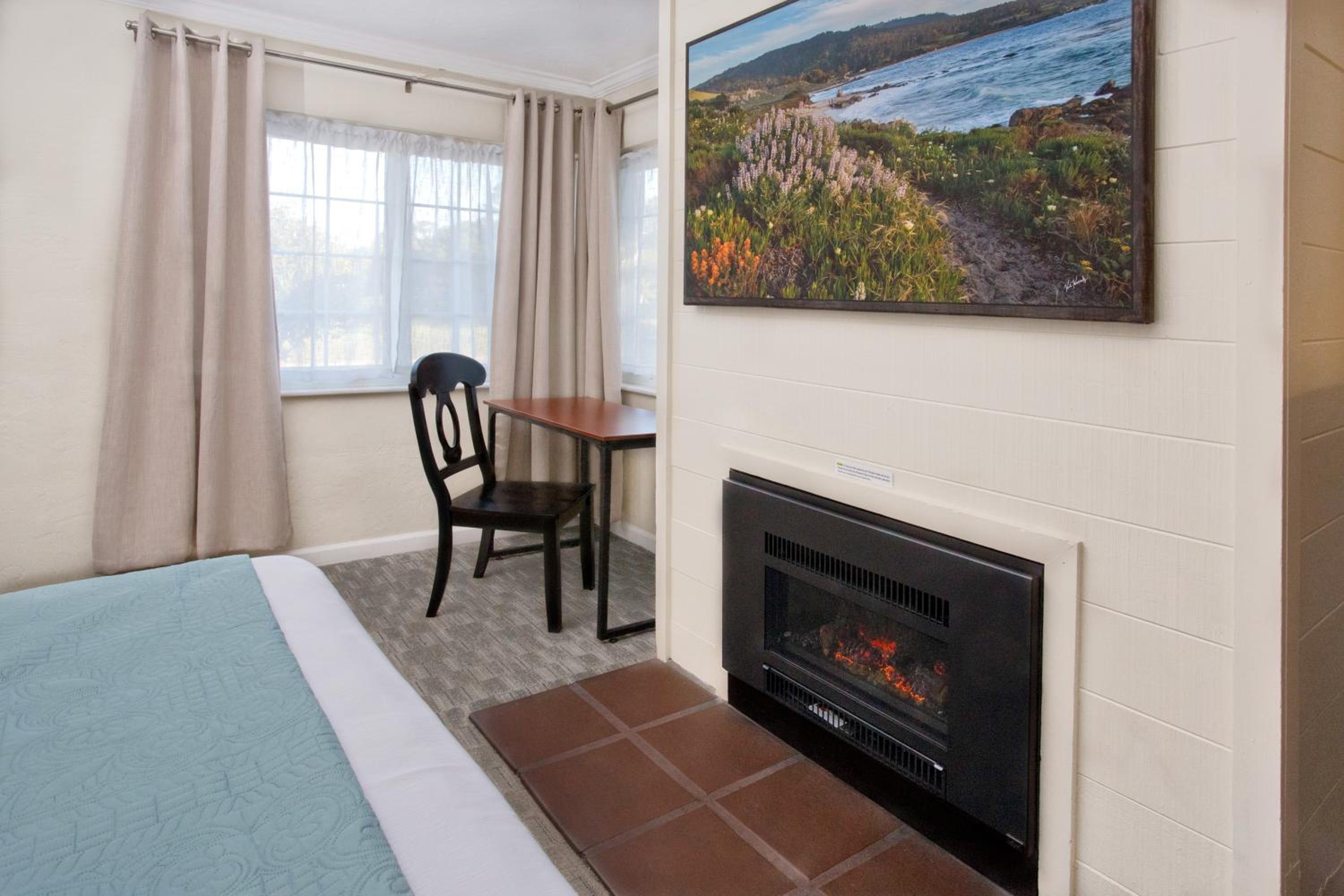 Two Queen Beds with Fireplace photo 3