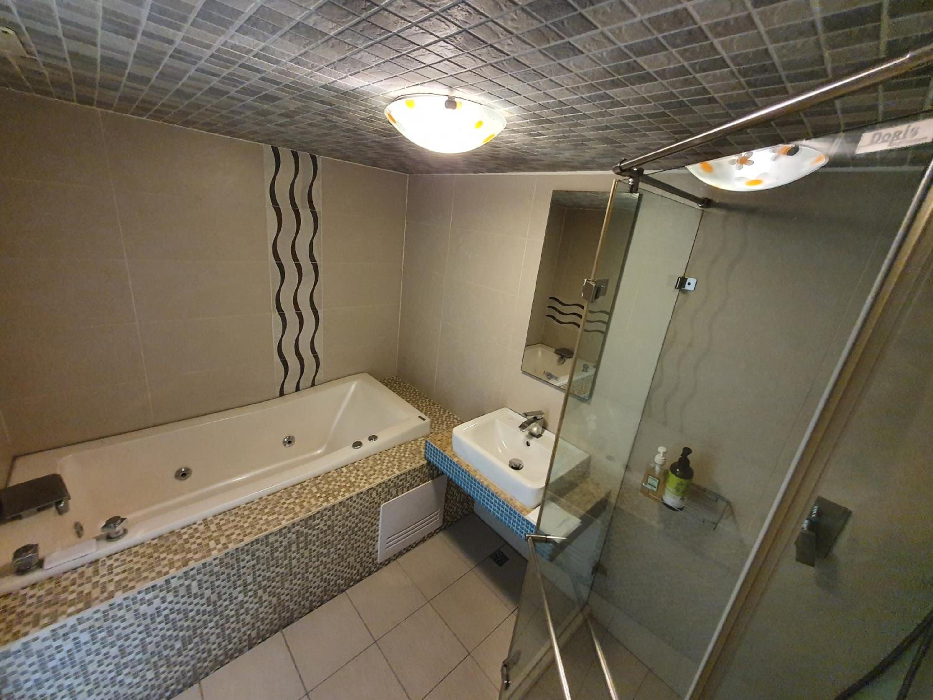 Queen Room with Spa Bath photo 1