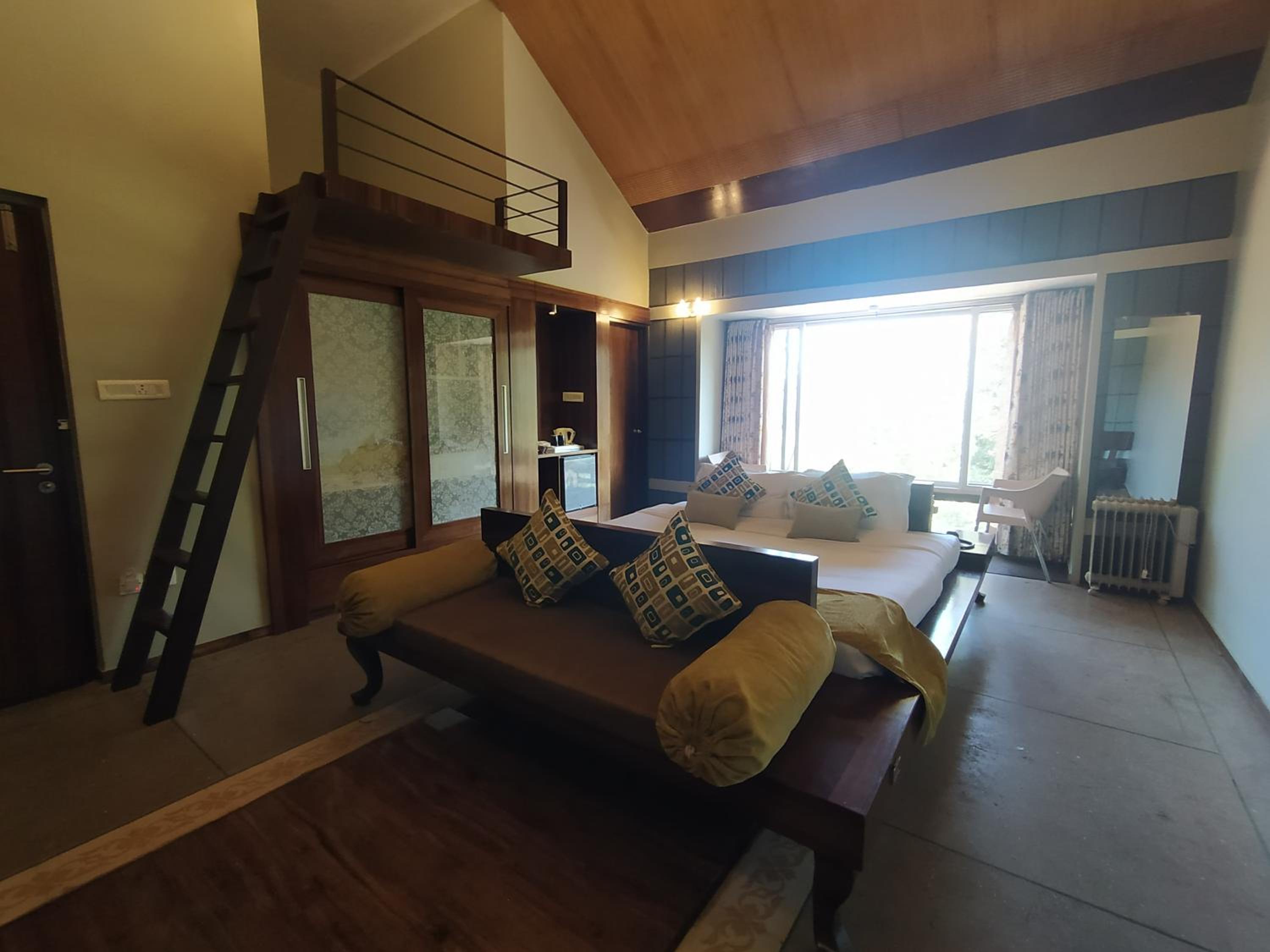 Superior Family Room photo 2