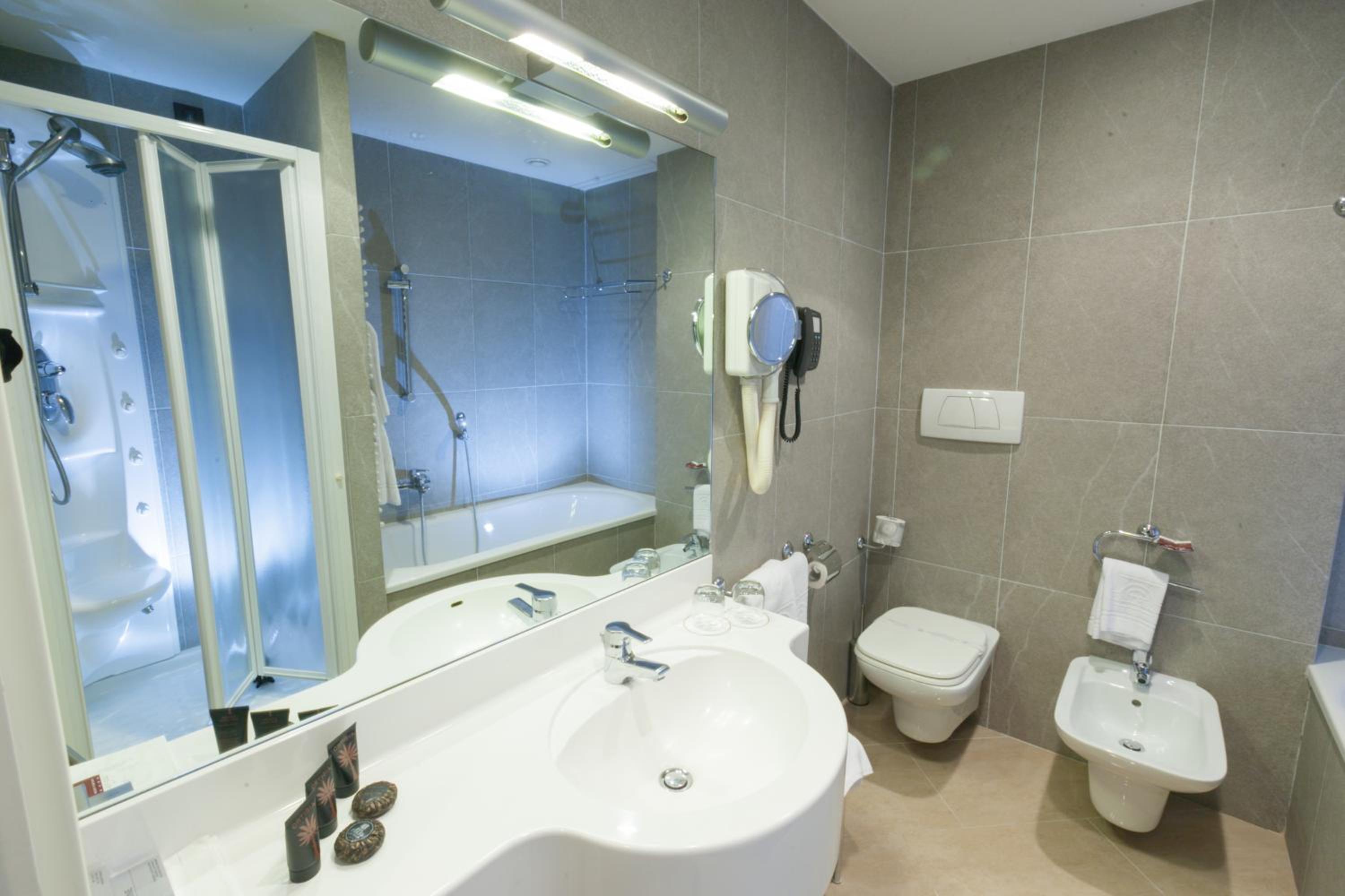 Superior Double or Twin Room - Photo 5
