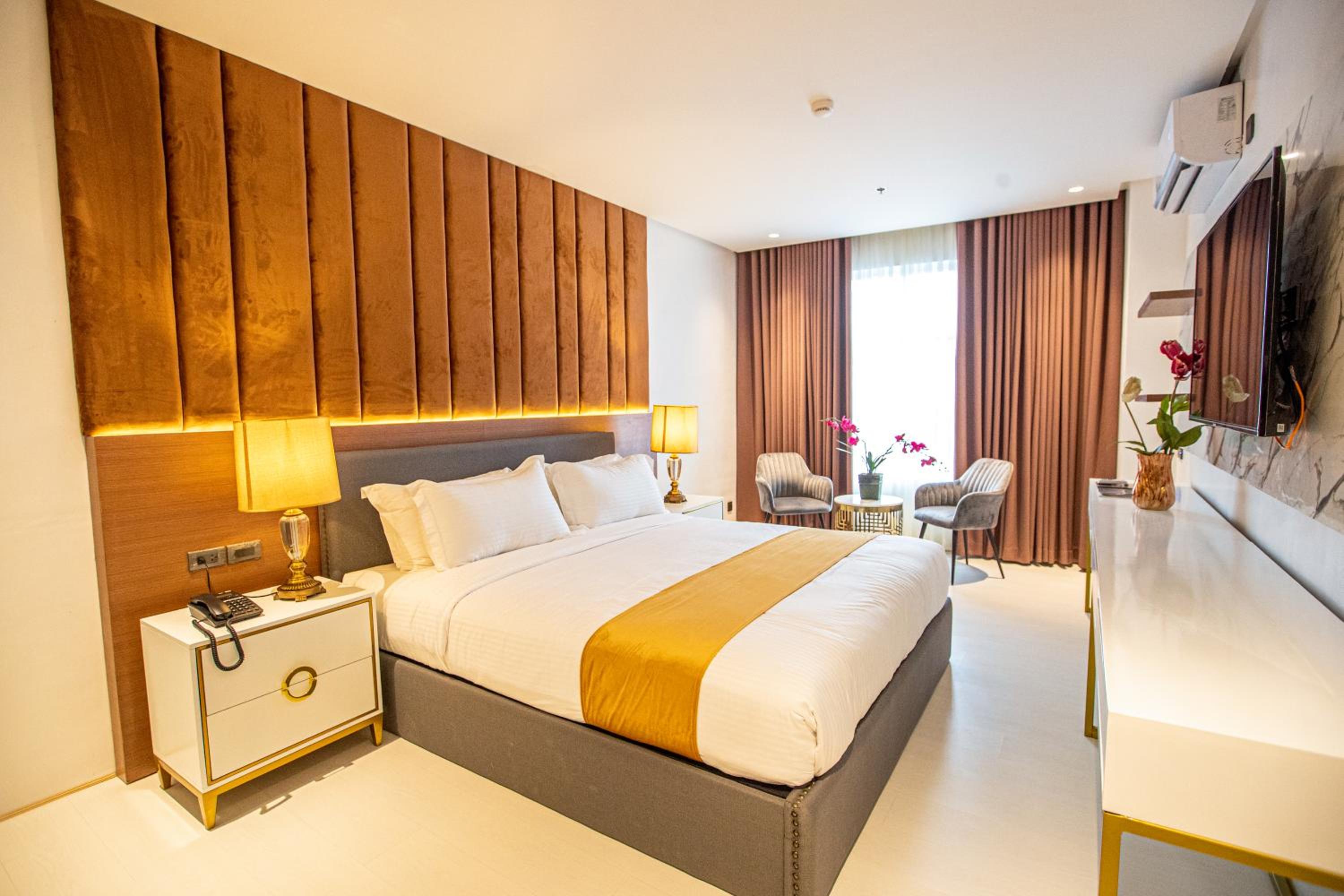 Superior King Room - Photo 1