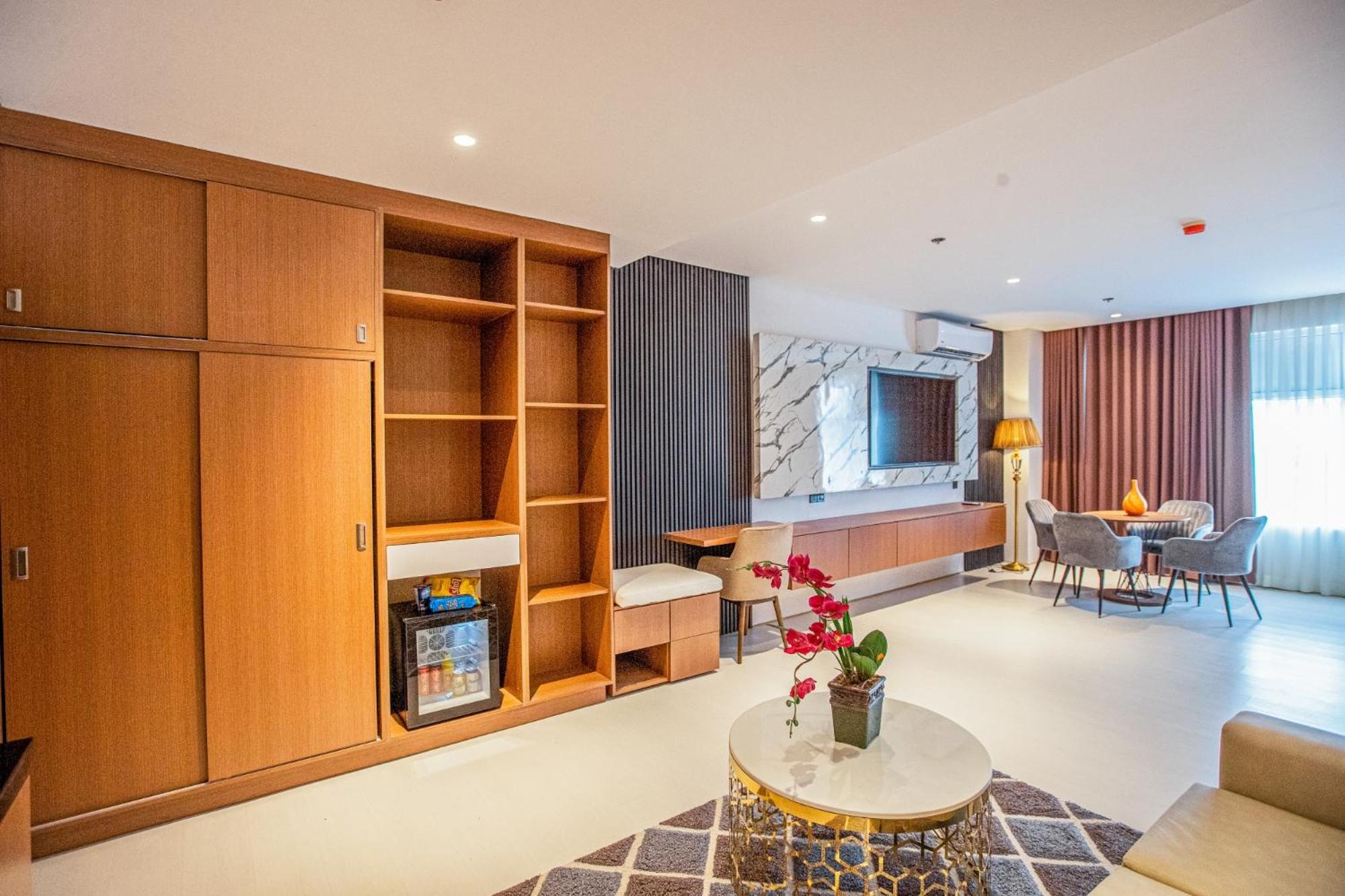 Suite - Photo 3
