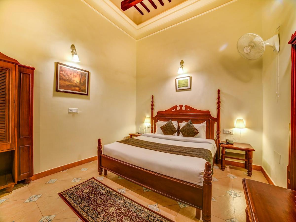 Queen Suite - Photo 1