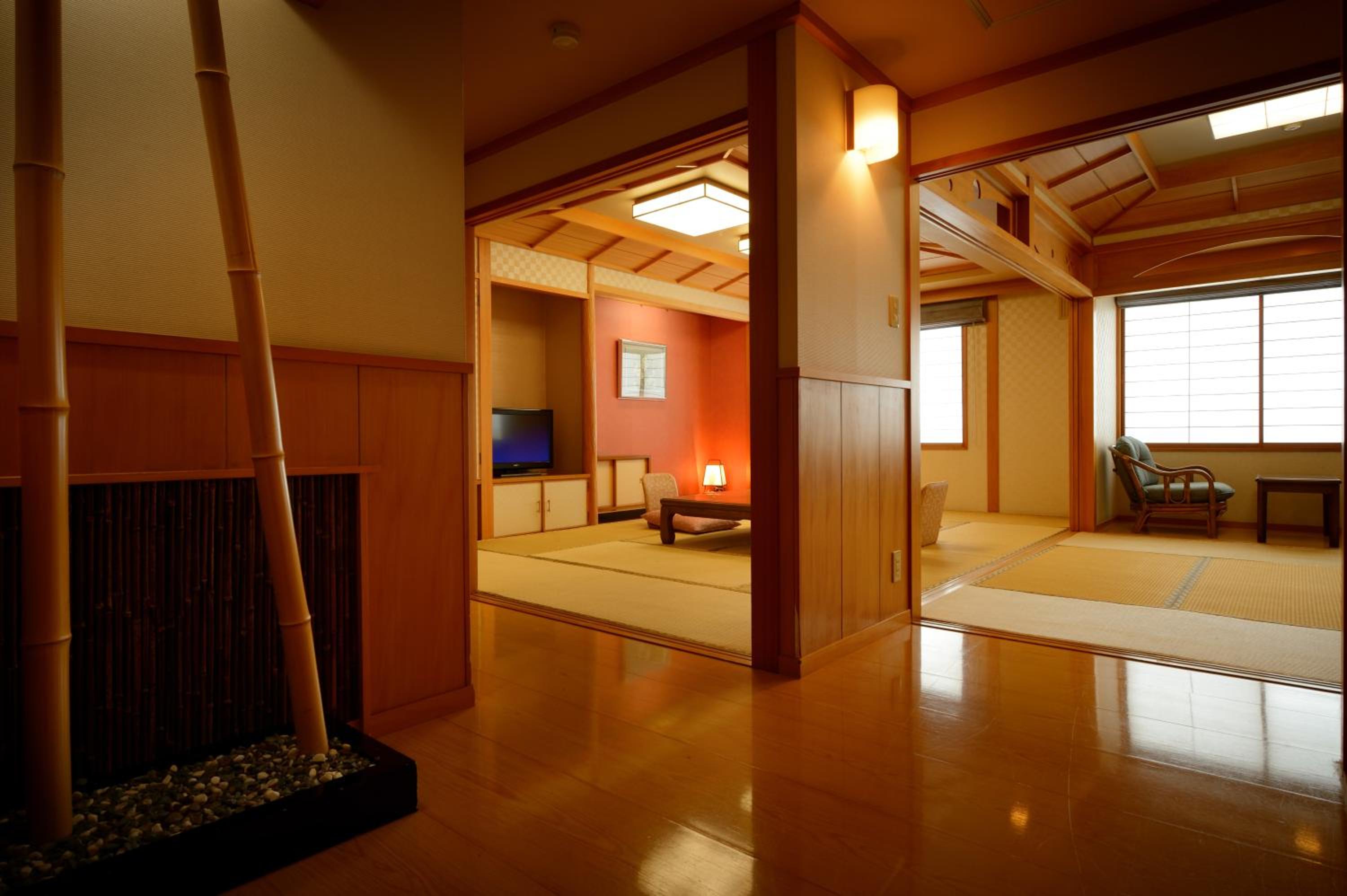 Japanese-Style Deluxe Connected Room - Non-Smoking photo 3