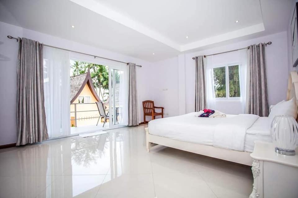 Villa - Photo 1