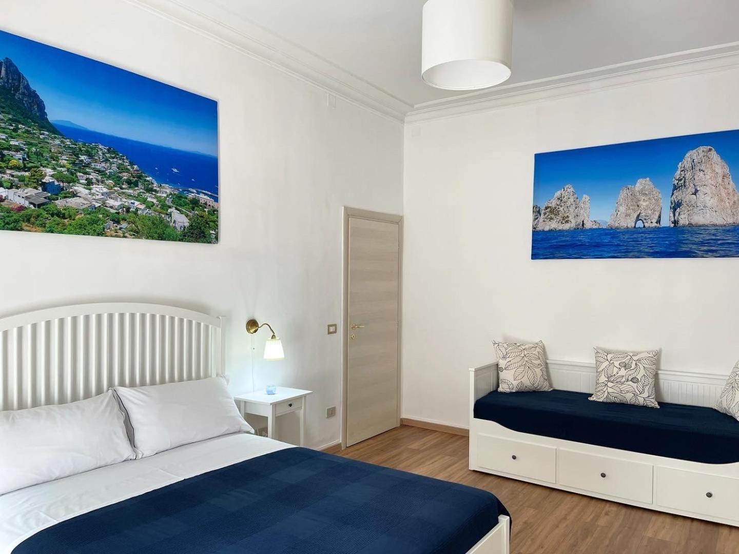 Double Room with Balcony - Photo 7