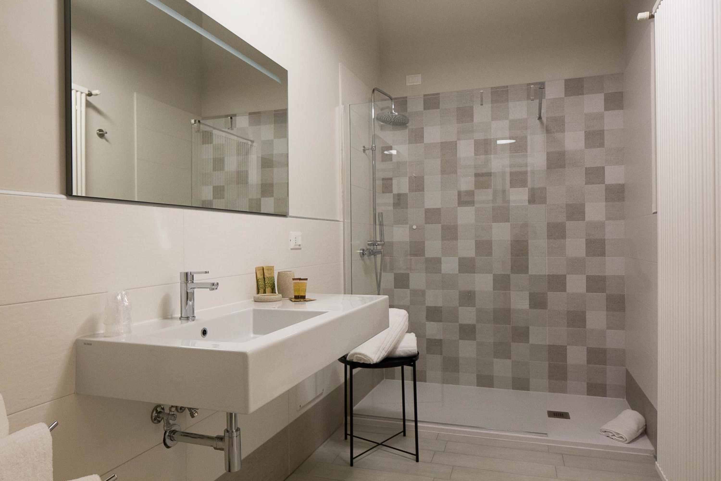 Superior King Suite photo 3