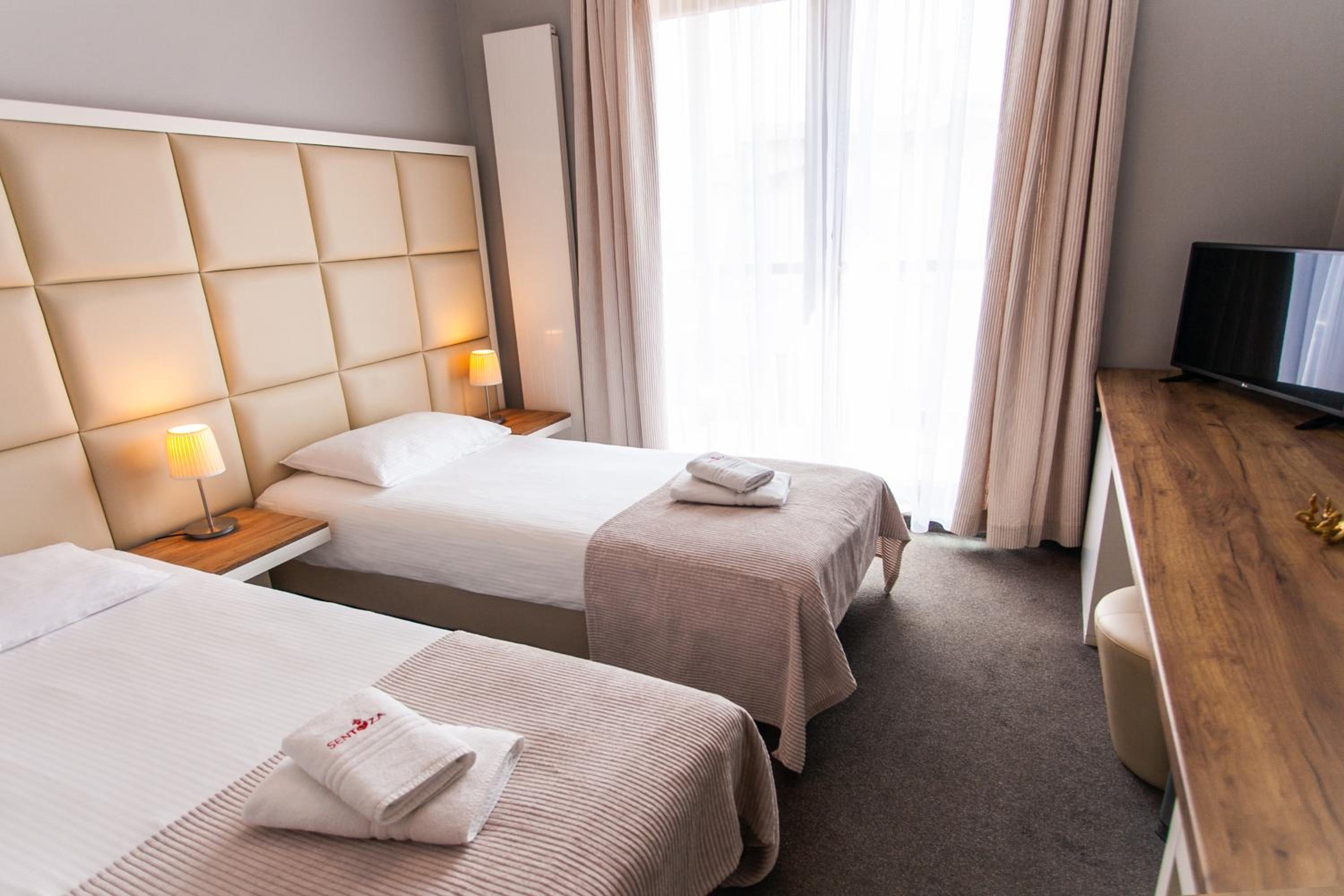 Double Room with Balcony - Photo 1