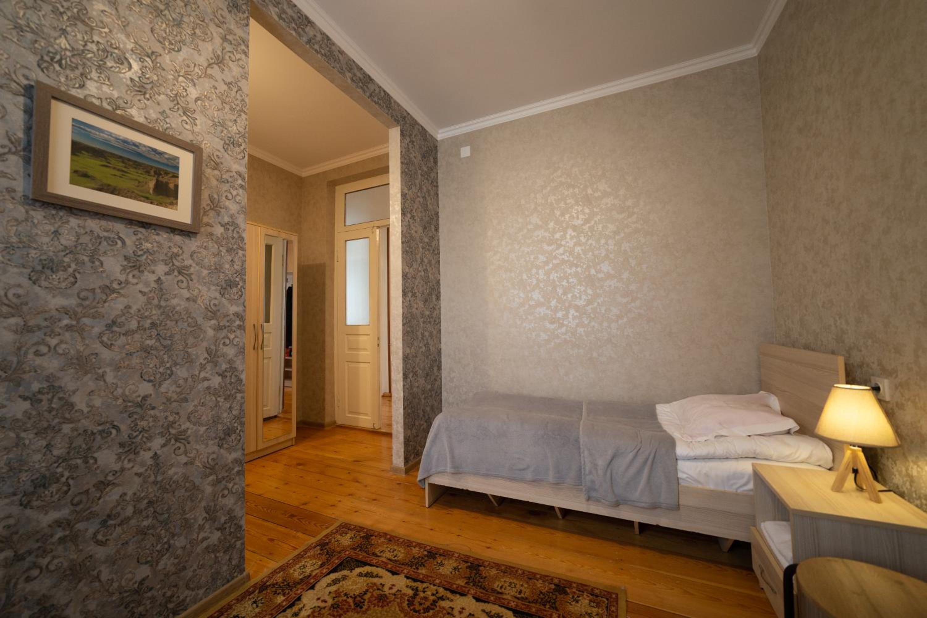 Twin Room with Bathroom - Photo 2