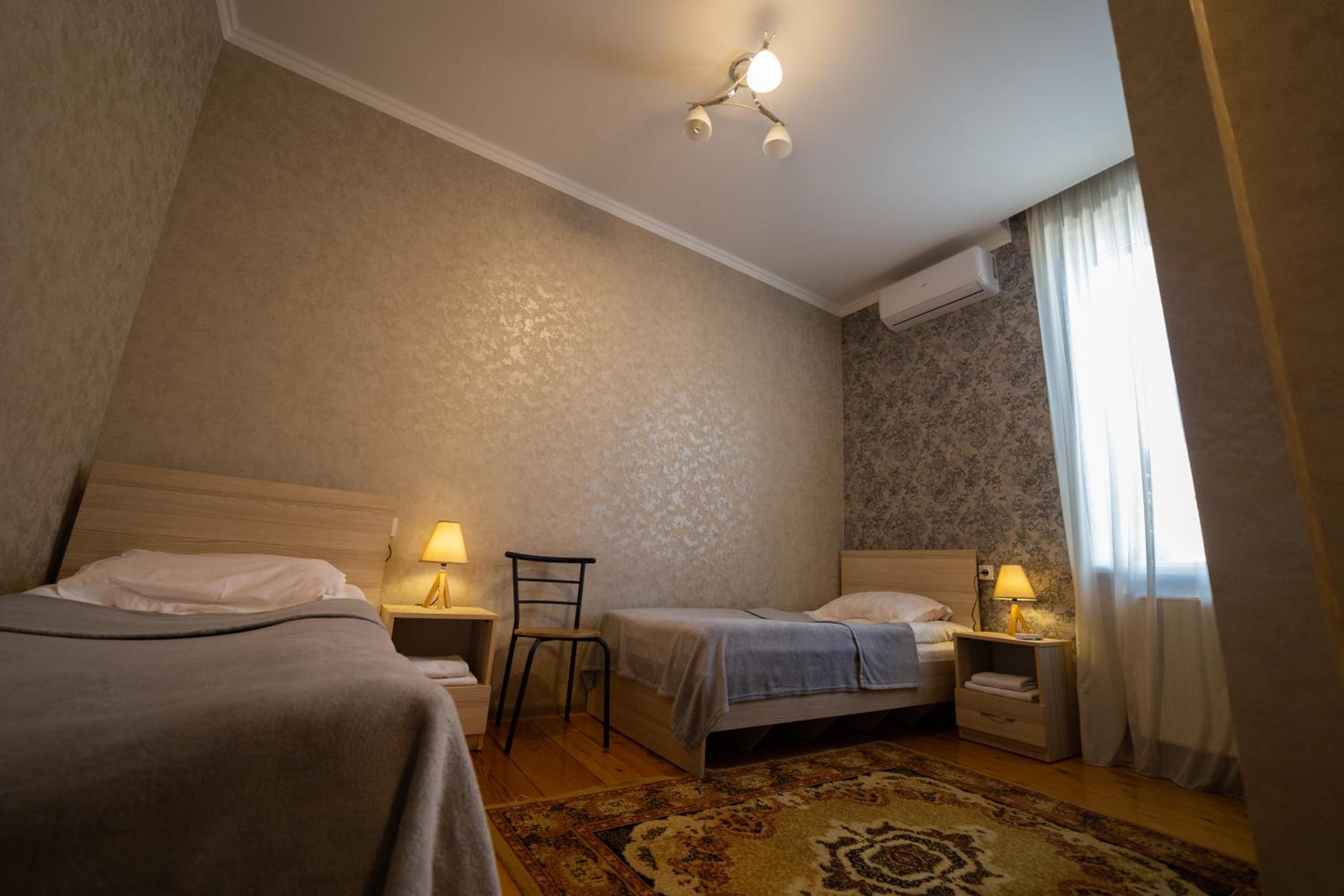 Twin Room with Bathroom - Photo 1