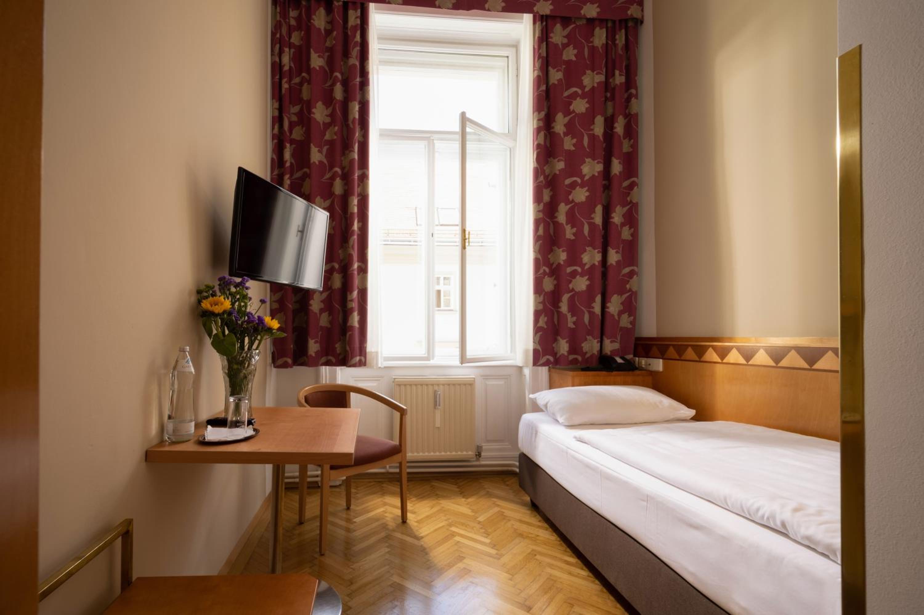 Single Room photo 3