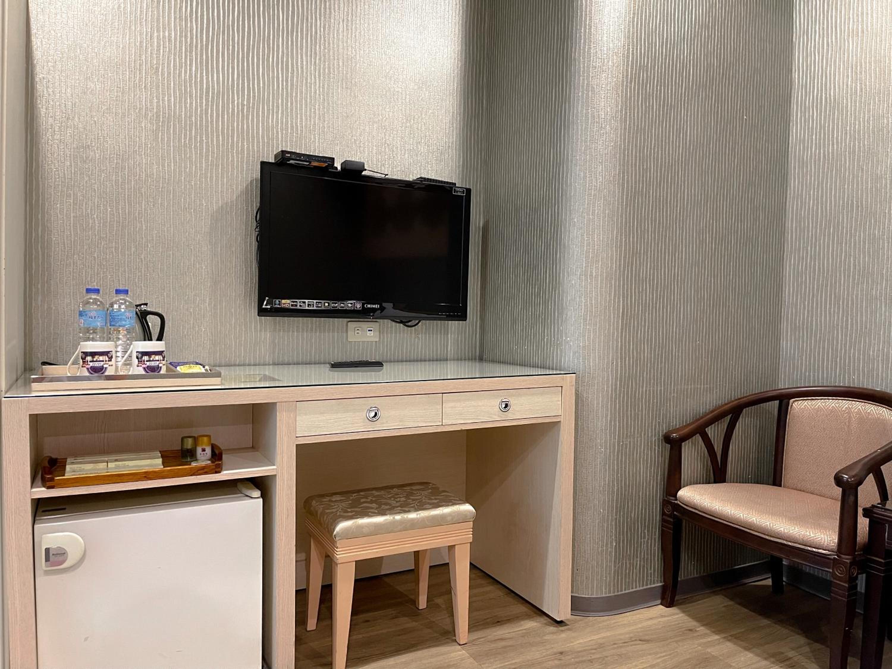 Budget Double Room with no window photo 3