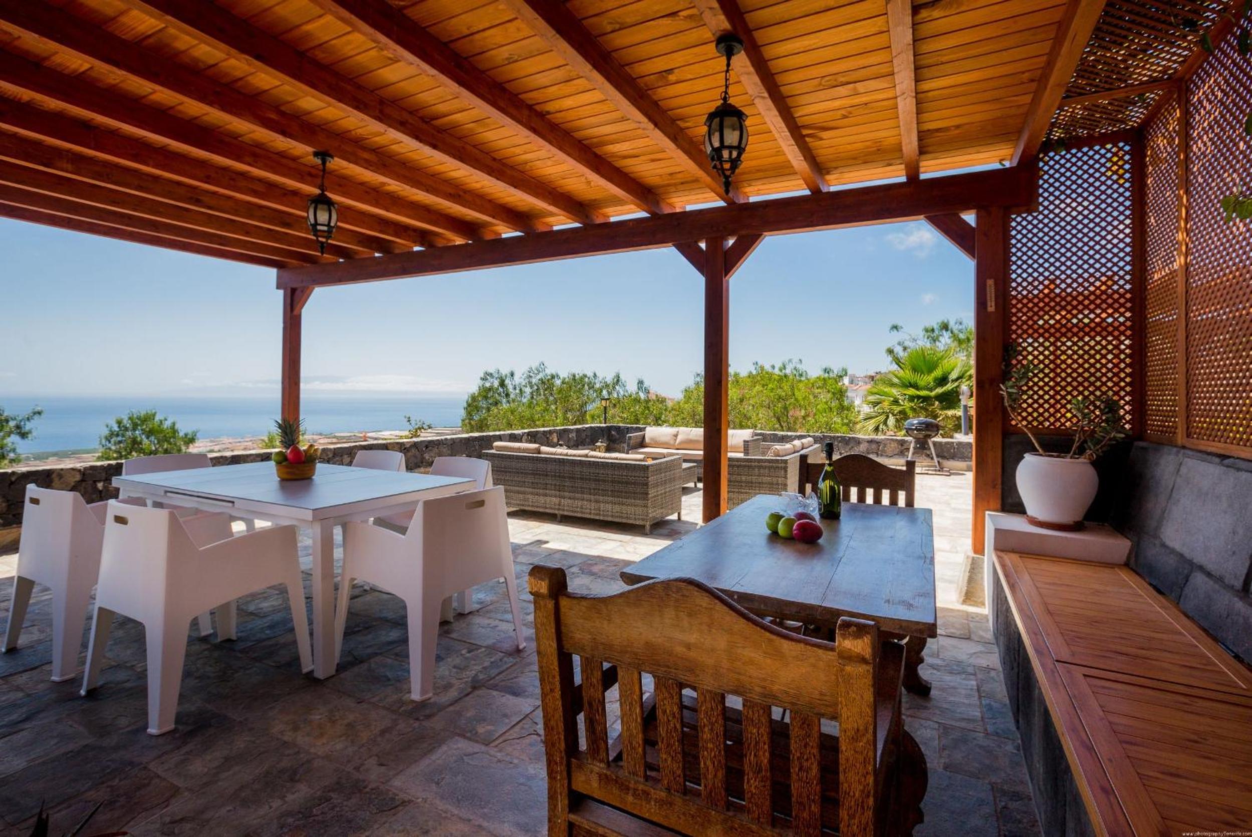 Villa photo 2