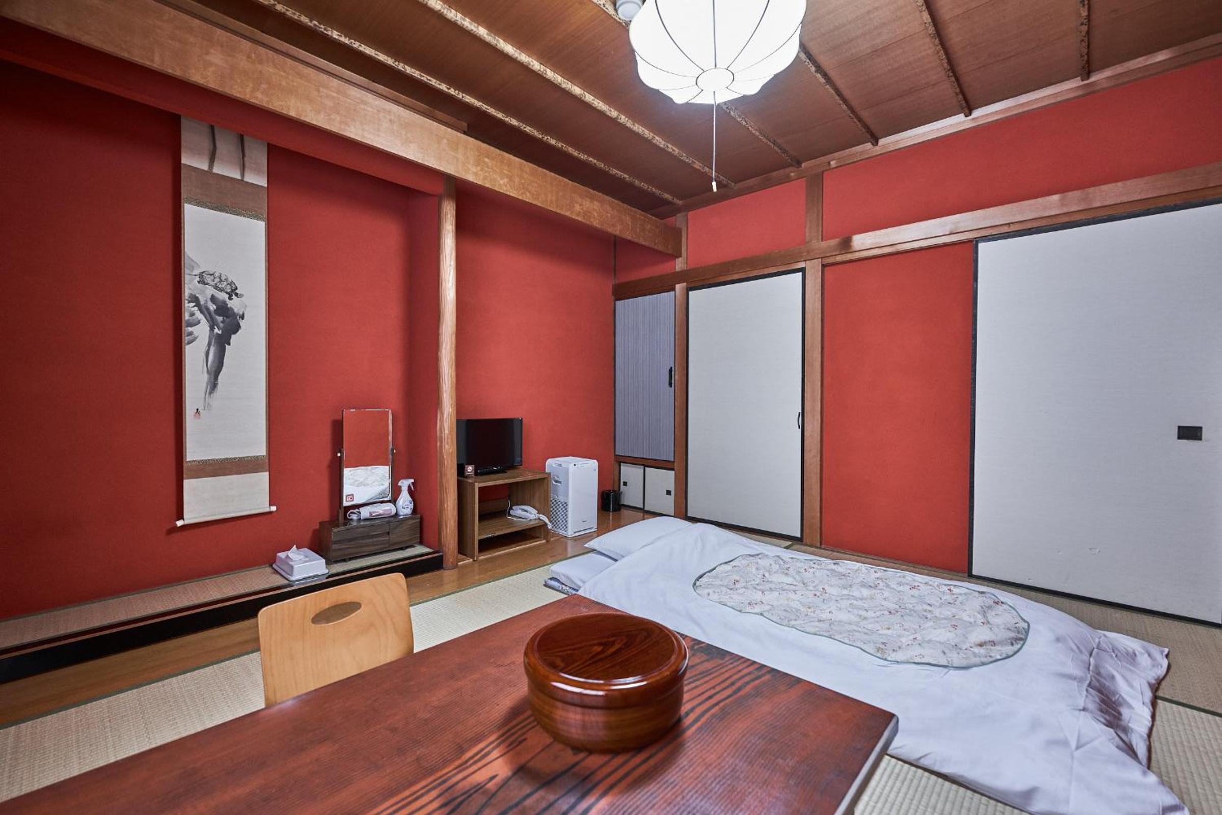 Japanese-Style Economy Room with Shared Bathroom photo 3