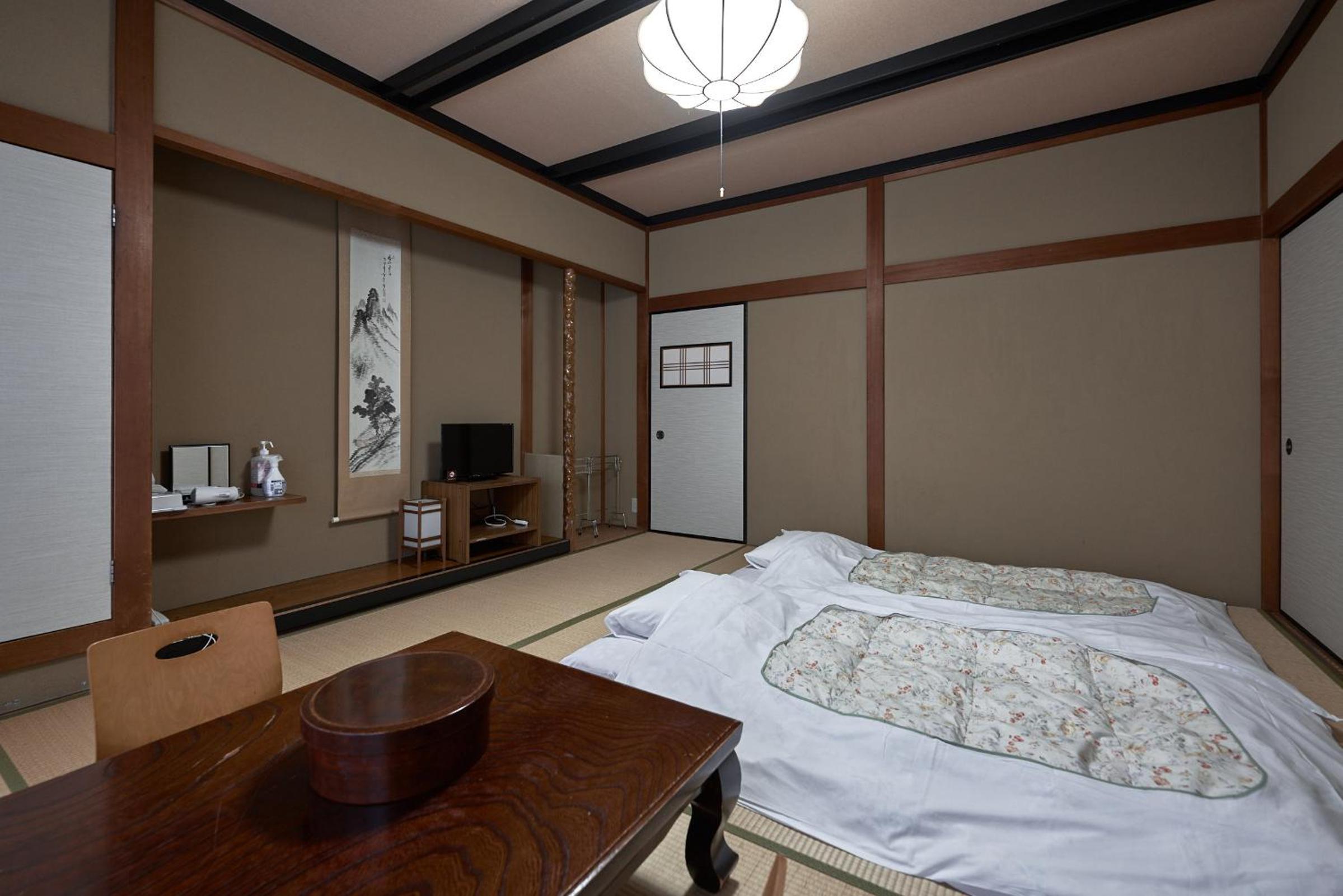 Japanese-Style Standard Room with Shared Bathroom photo 3