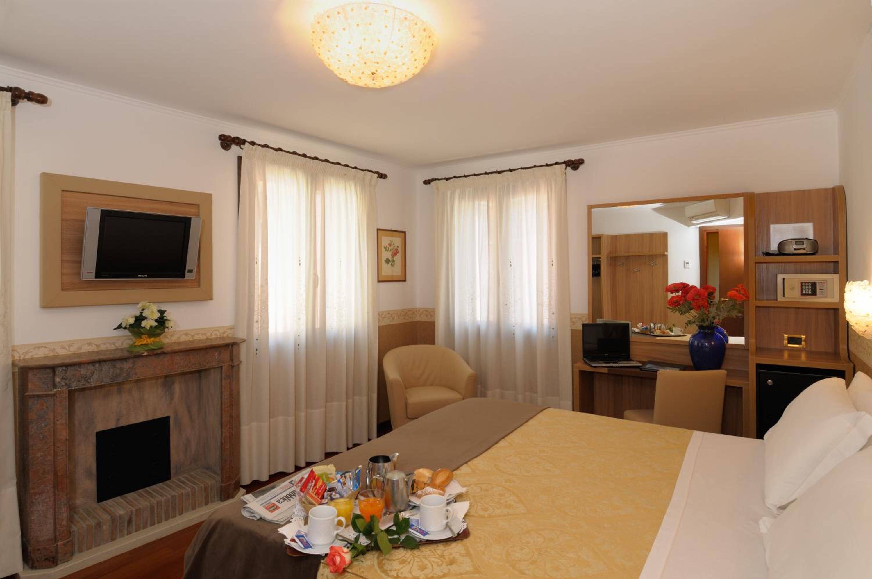 Deluxe Double Room photo 3