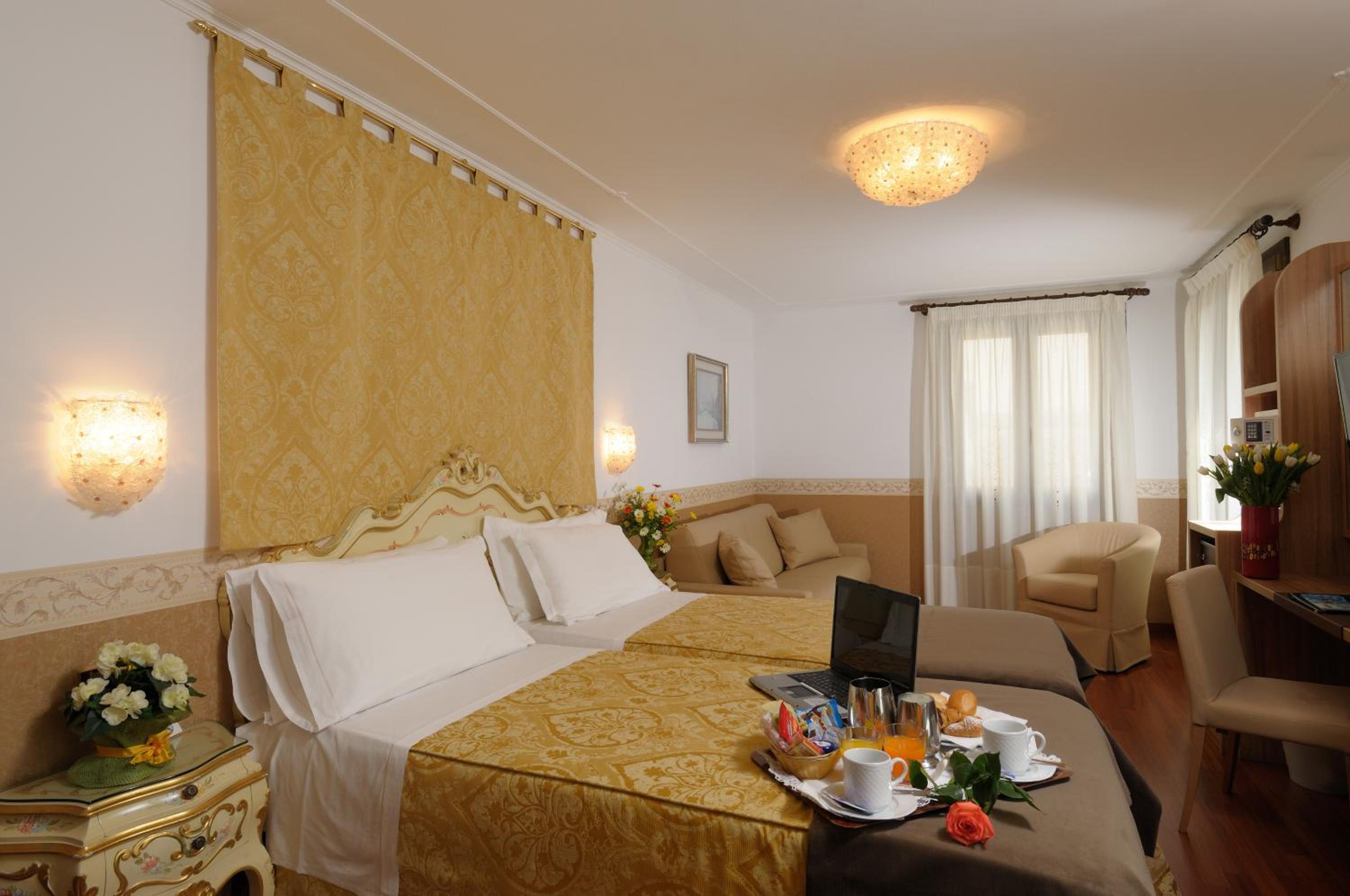 Deluxe Double Room photo 2