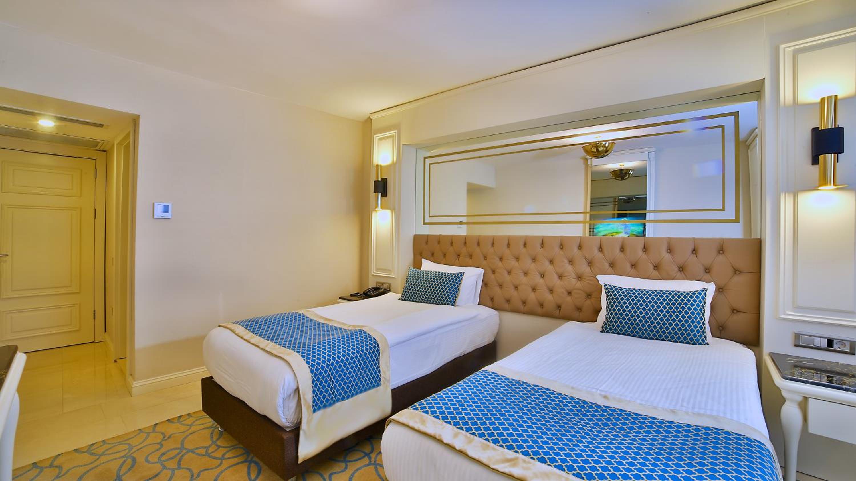 Deluxe Double or Twin Room photo 1