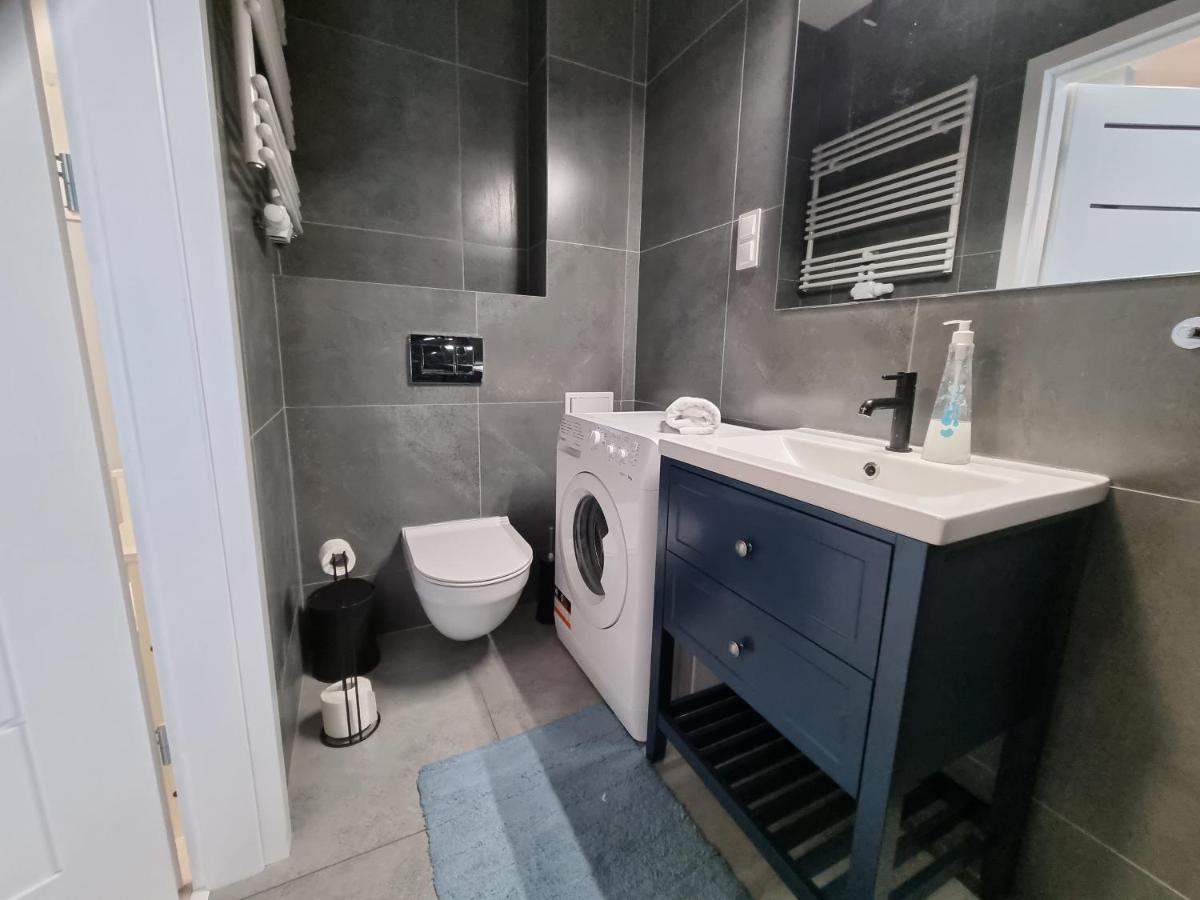 One-Bedroom Apartment - Photo 3