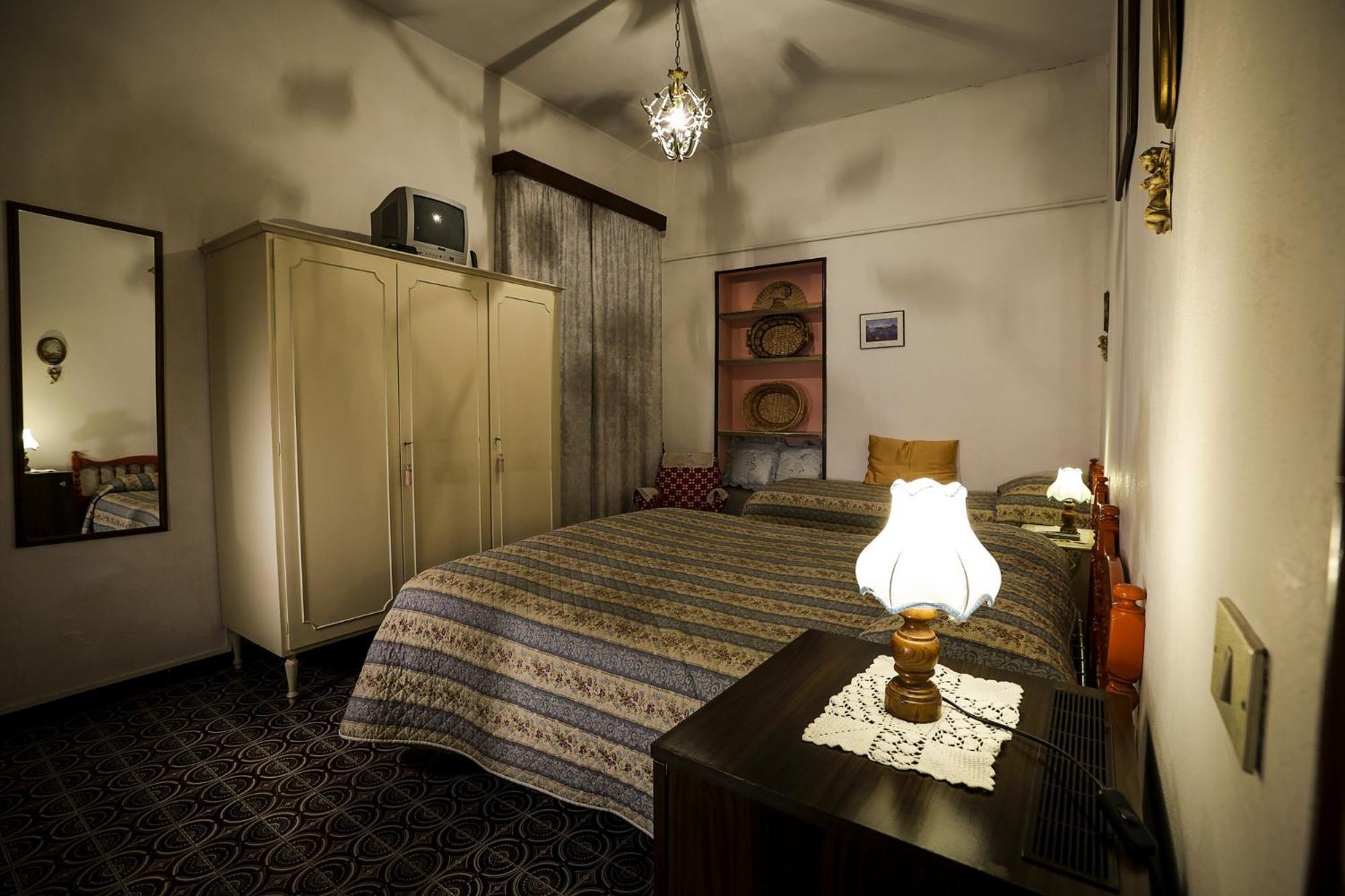 Double Room with Private Bathroom - Photo 1