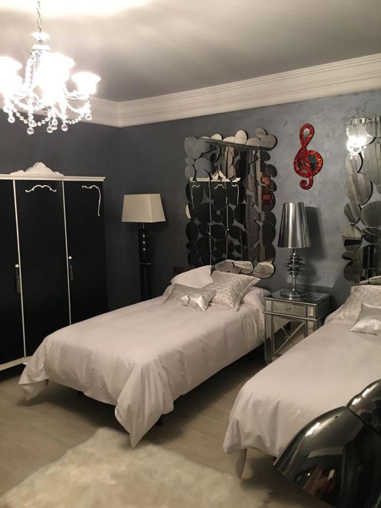 Deluxe Twin Room - Photo 15