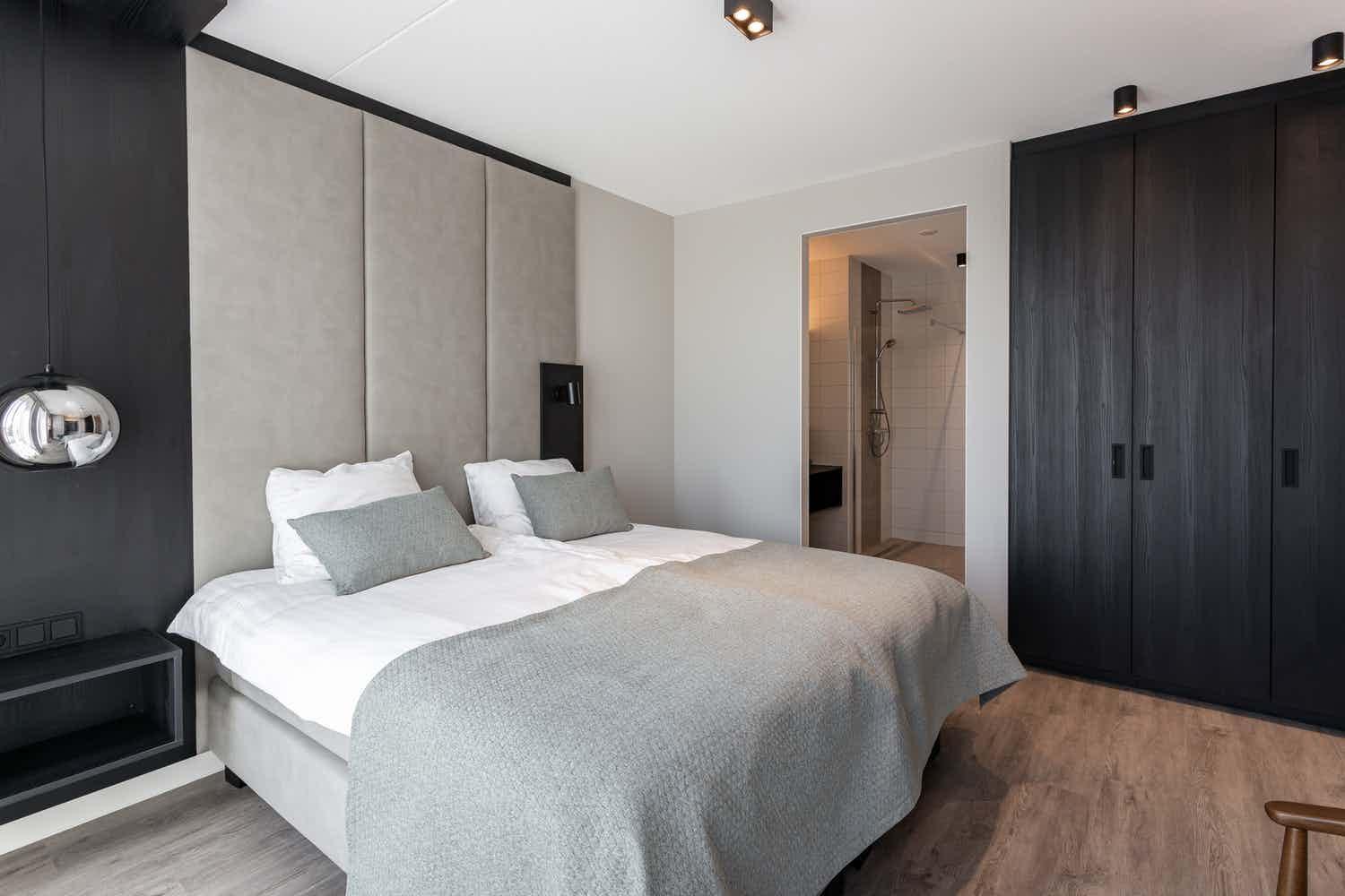 One-Bedroom Apartment - Photo 2