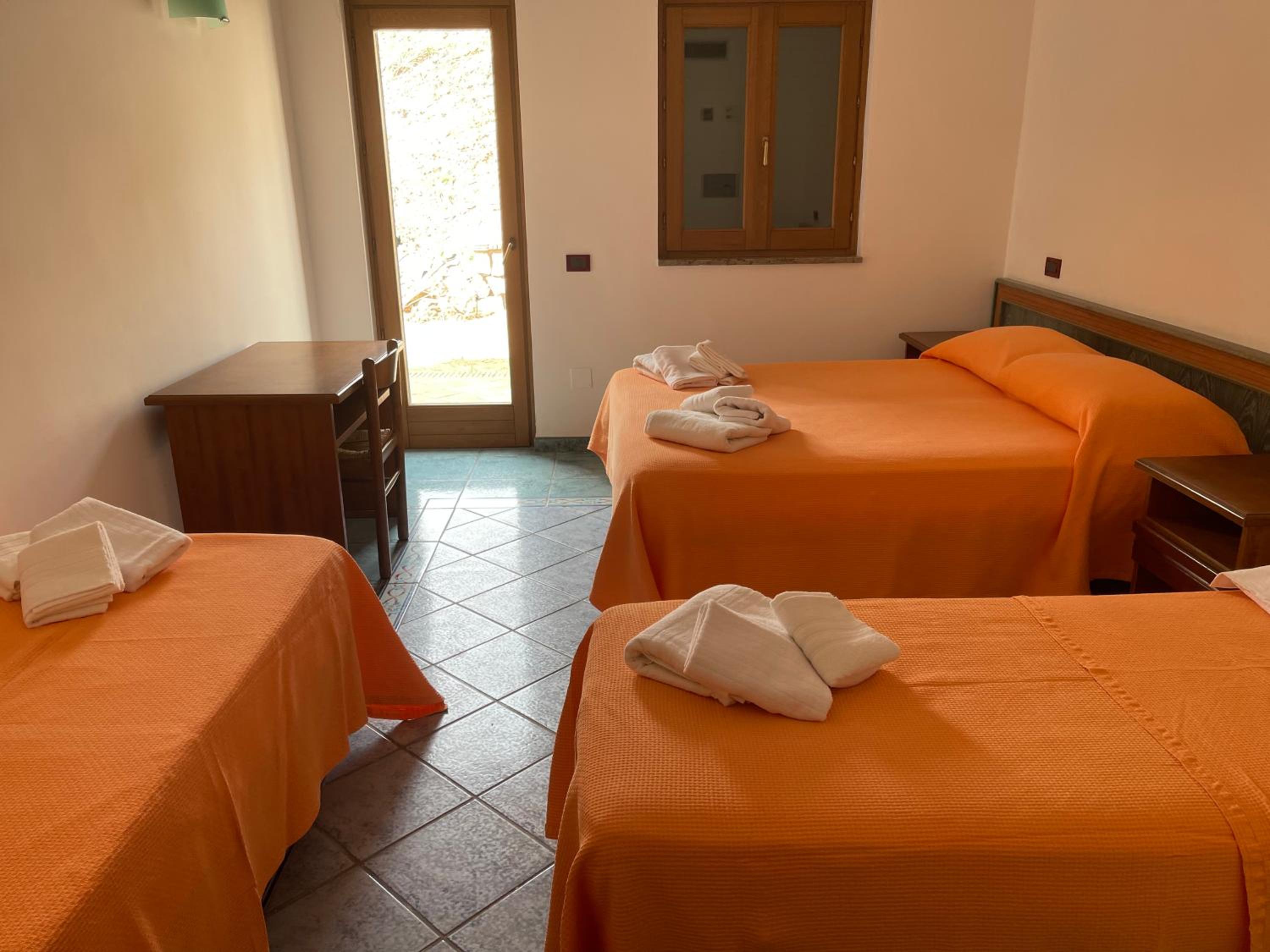 Quadruple Room with garden access photo 3