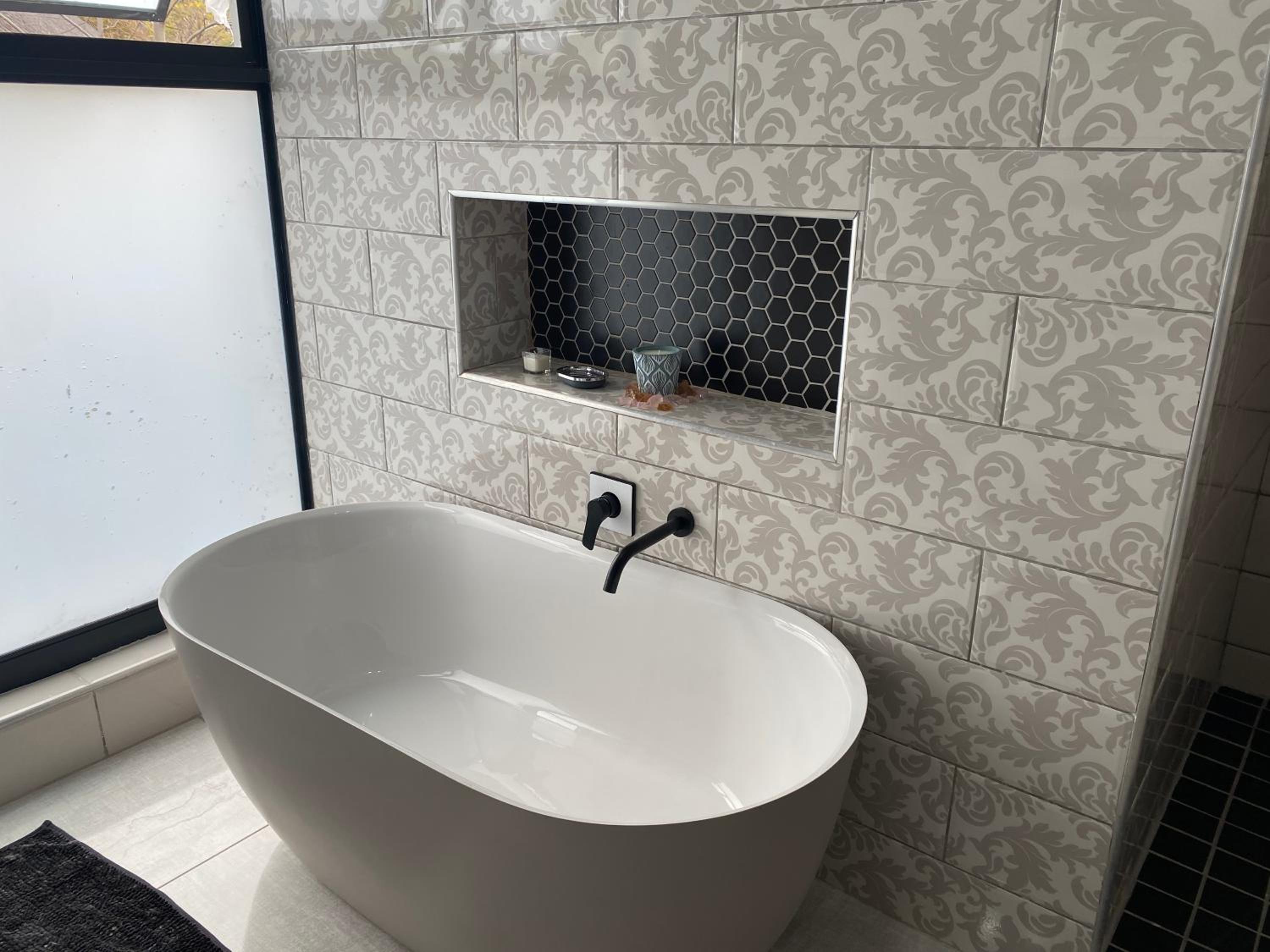 Deluxe King Suite - Photo 3