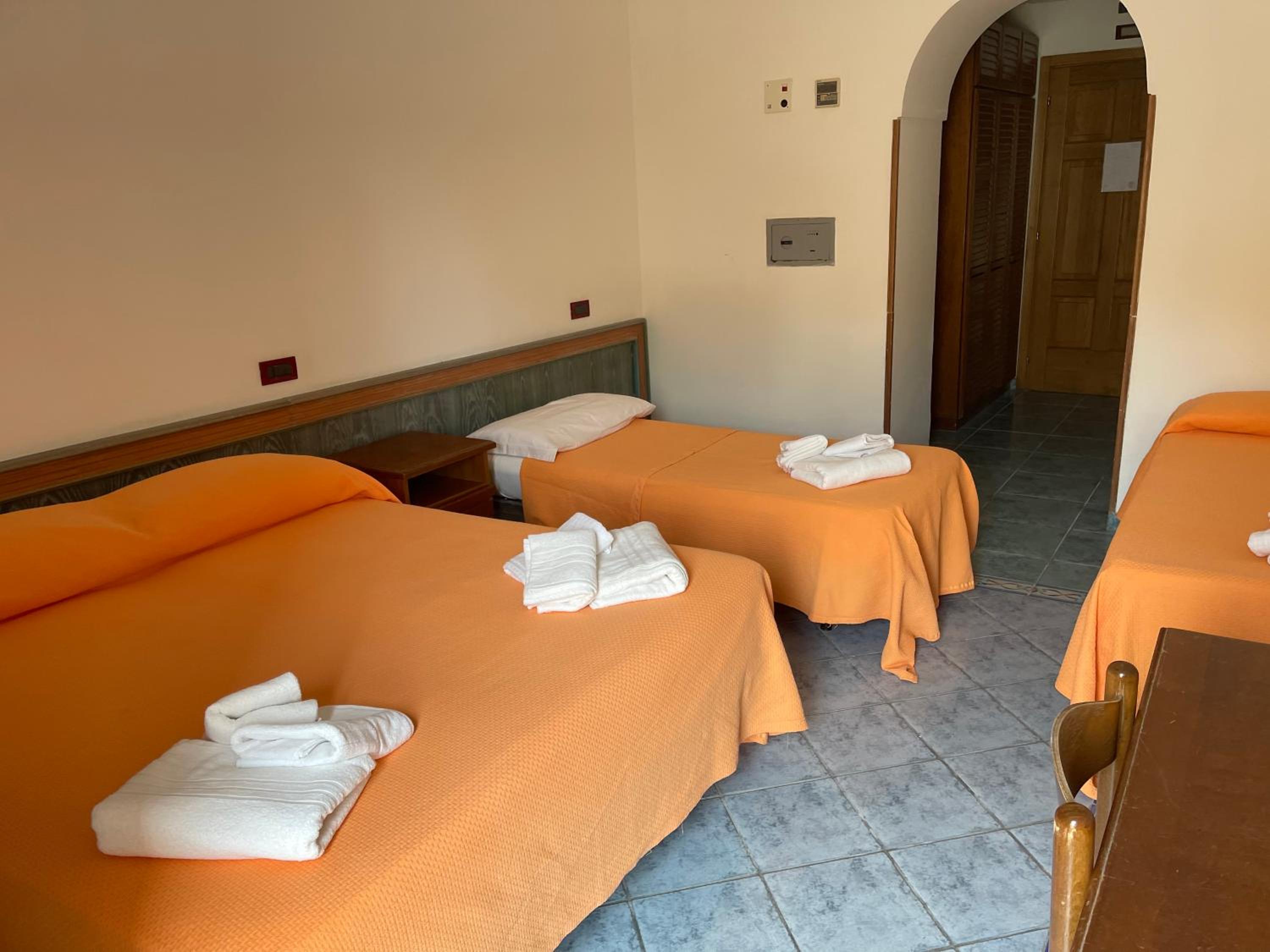 Quadruple Room with garden access photo 1