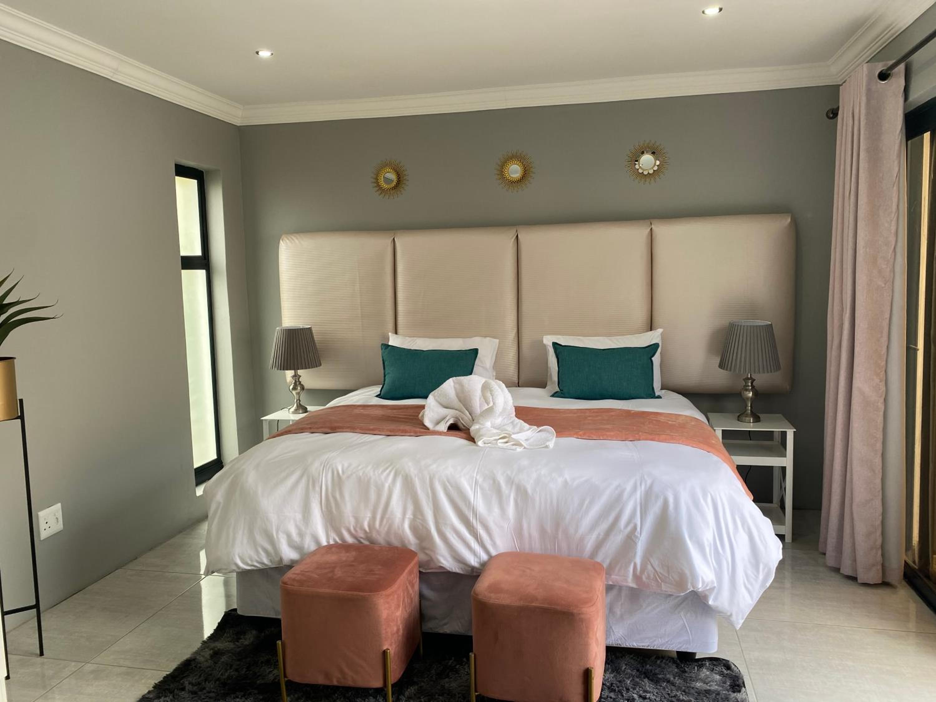 Deluxe King Suite - Photo 1