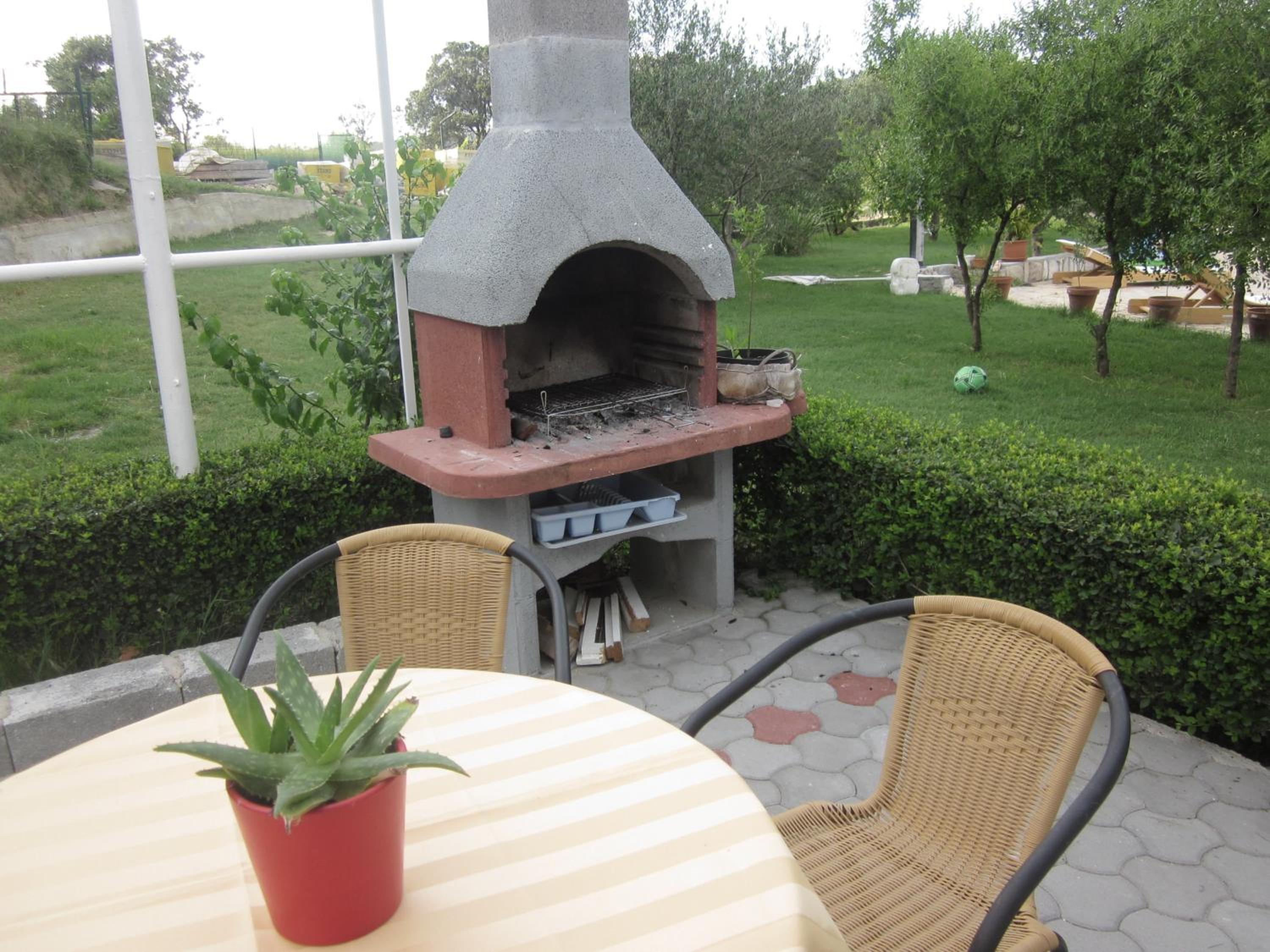 Apartment with Terrace - Photo 10