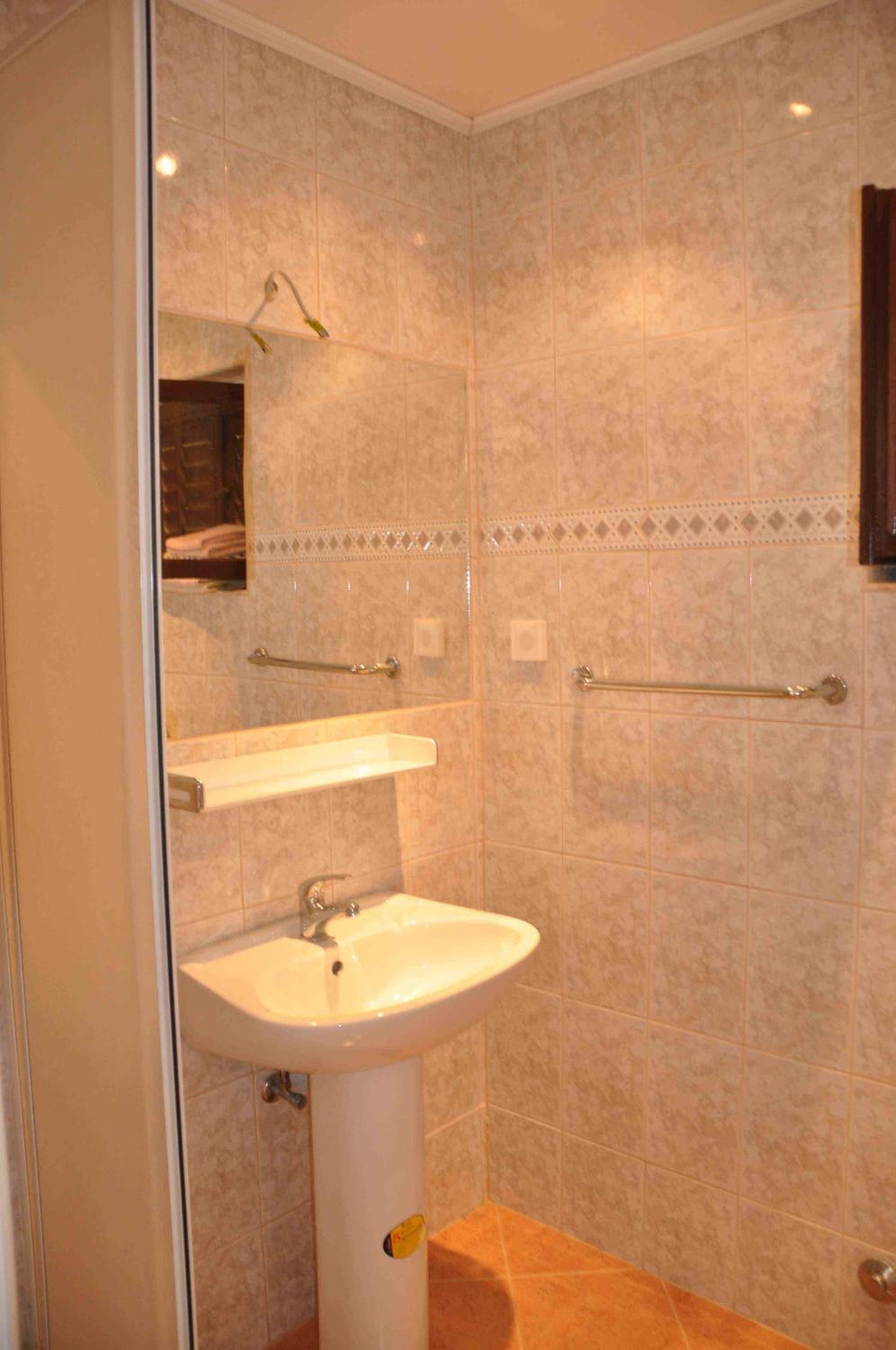 Apartment with Terrace - Photo 21